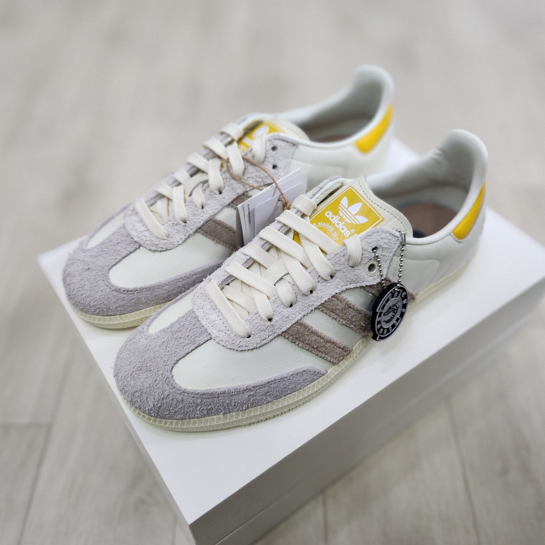 Adidas x Kasina Samba Consortium Cup Off White Trace Khaki 착용 스타일 - 2