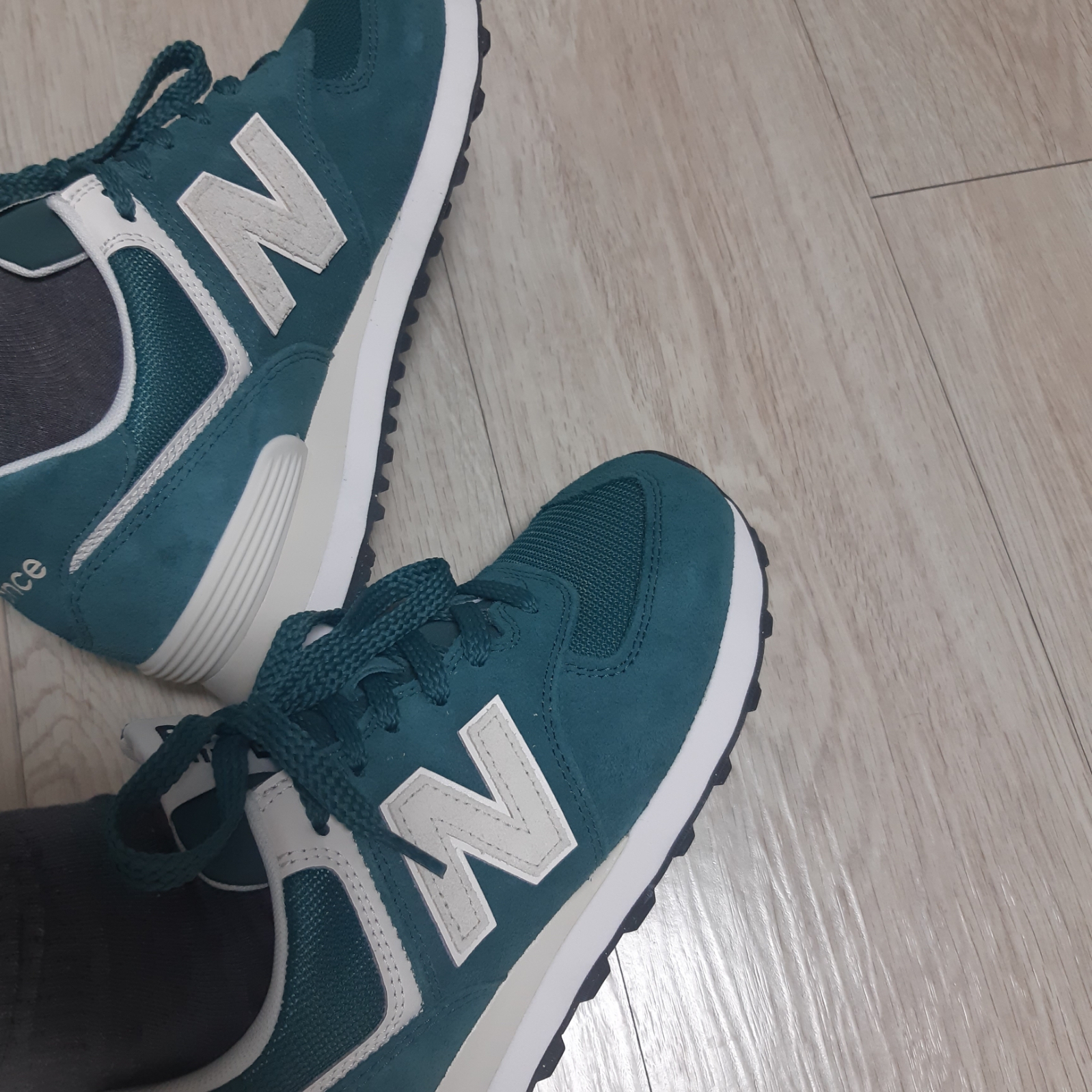 New Balance 574 Classics Reimagined Green 착용 스타일 - 1