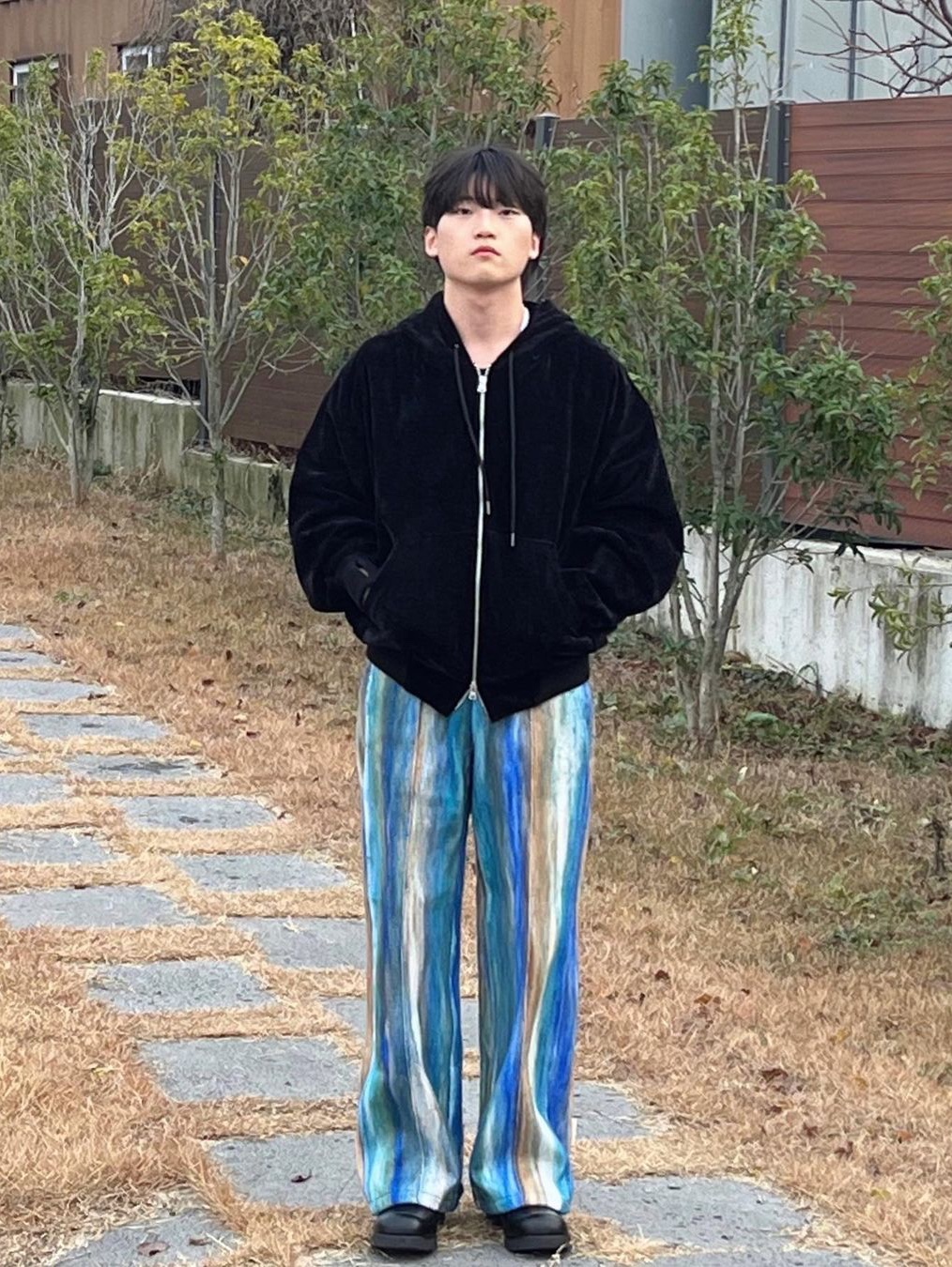 Haleine Velour Zipup Hoodie Black, Haleine Velour Zipup Hoodie Brown 착용 스타일