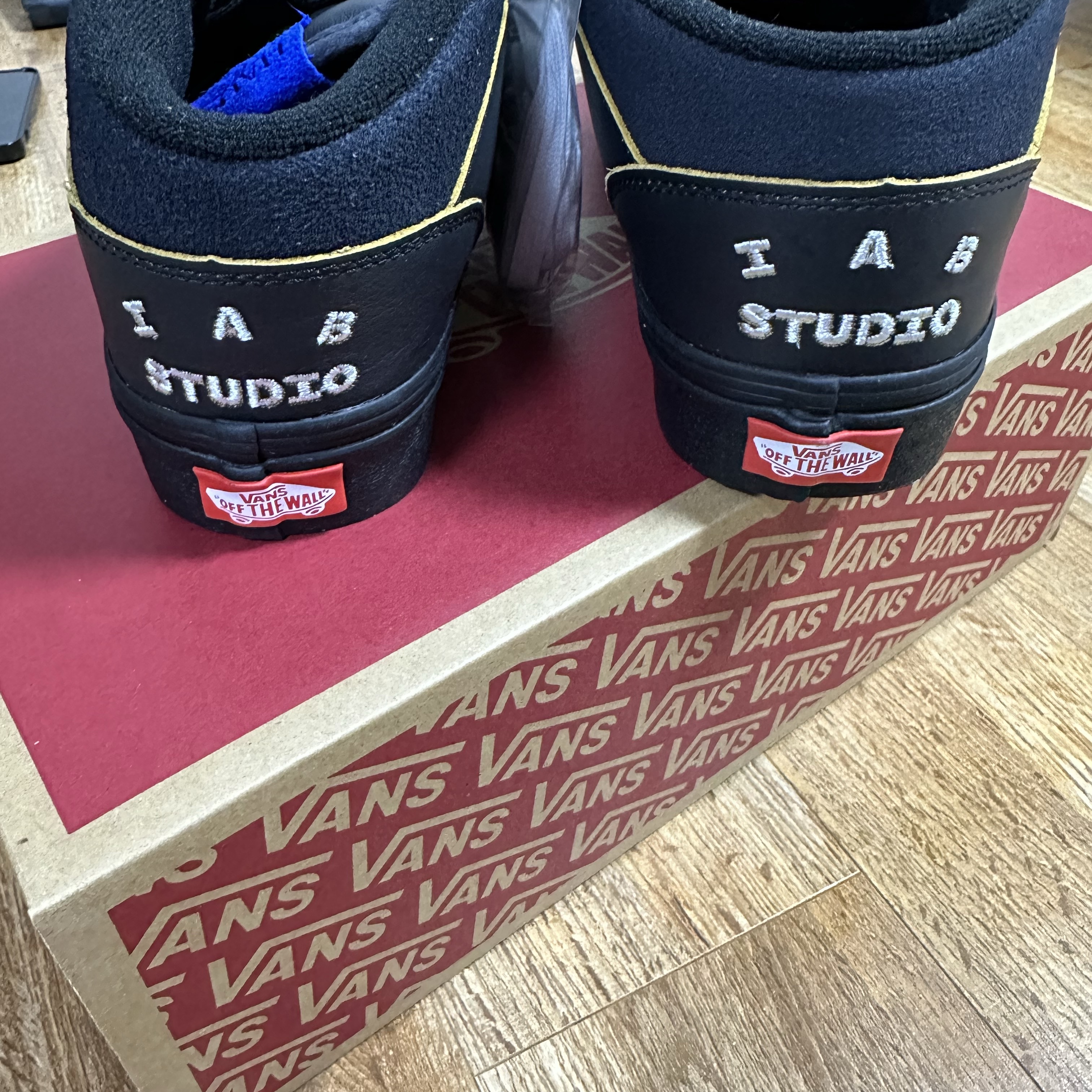 Vans x IAB Studio Half Cab Black Purple 착용 스타일 - 1