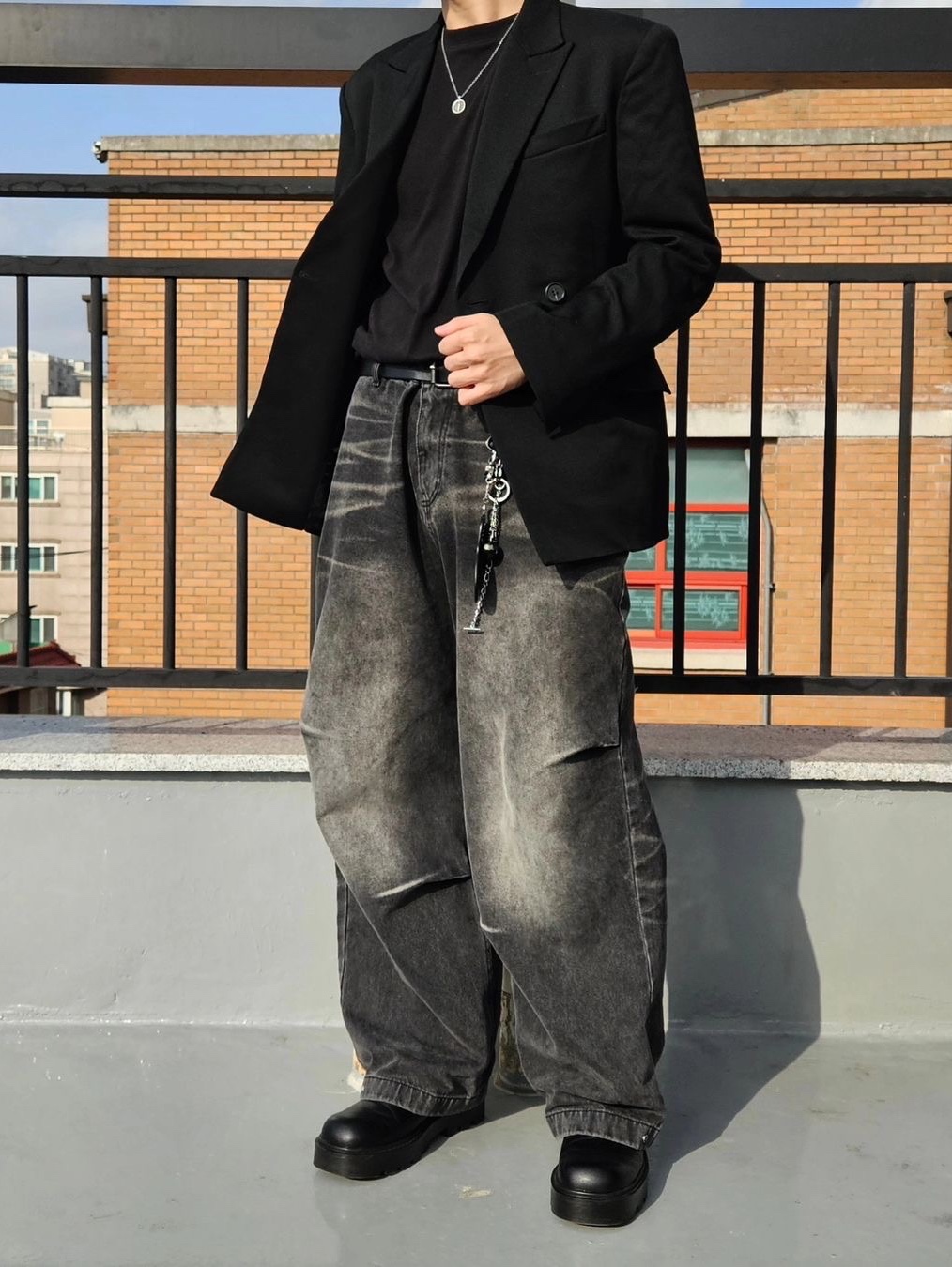 [KREAM 단독] Etce Smocking Baggy Jean Grey 착용 스타일 - 1