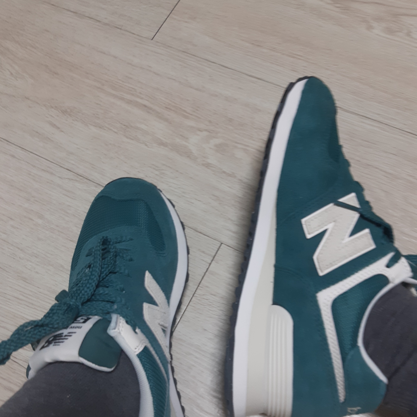 New Balance 574 Classics Reimagined Green 착용 스타일 - 2