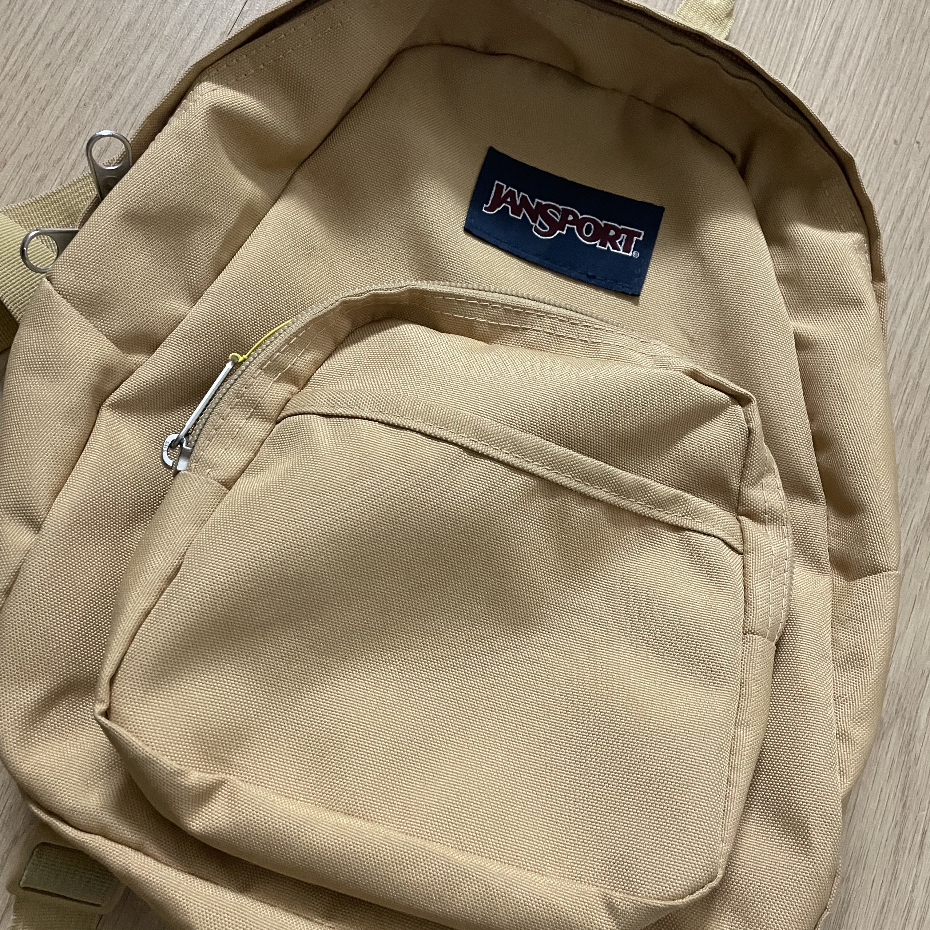 Jansport Half Pint Mini Backpack Curry 착용 스타일