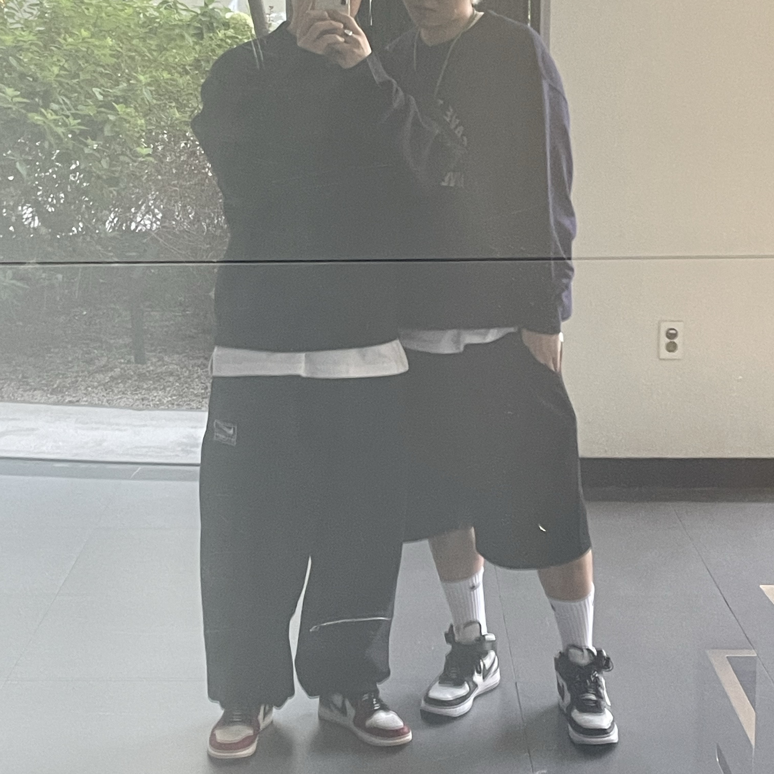 Jordan 1 Retro High OG Chicago 2022, Nike x Stussy NRG Washed Fleece Pants Black (DO5296-010) 착용 스타일 - 3