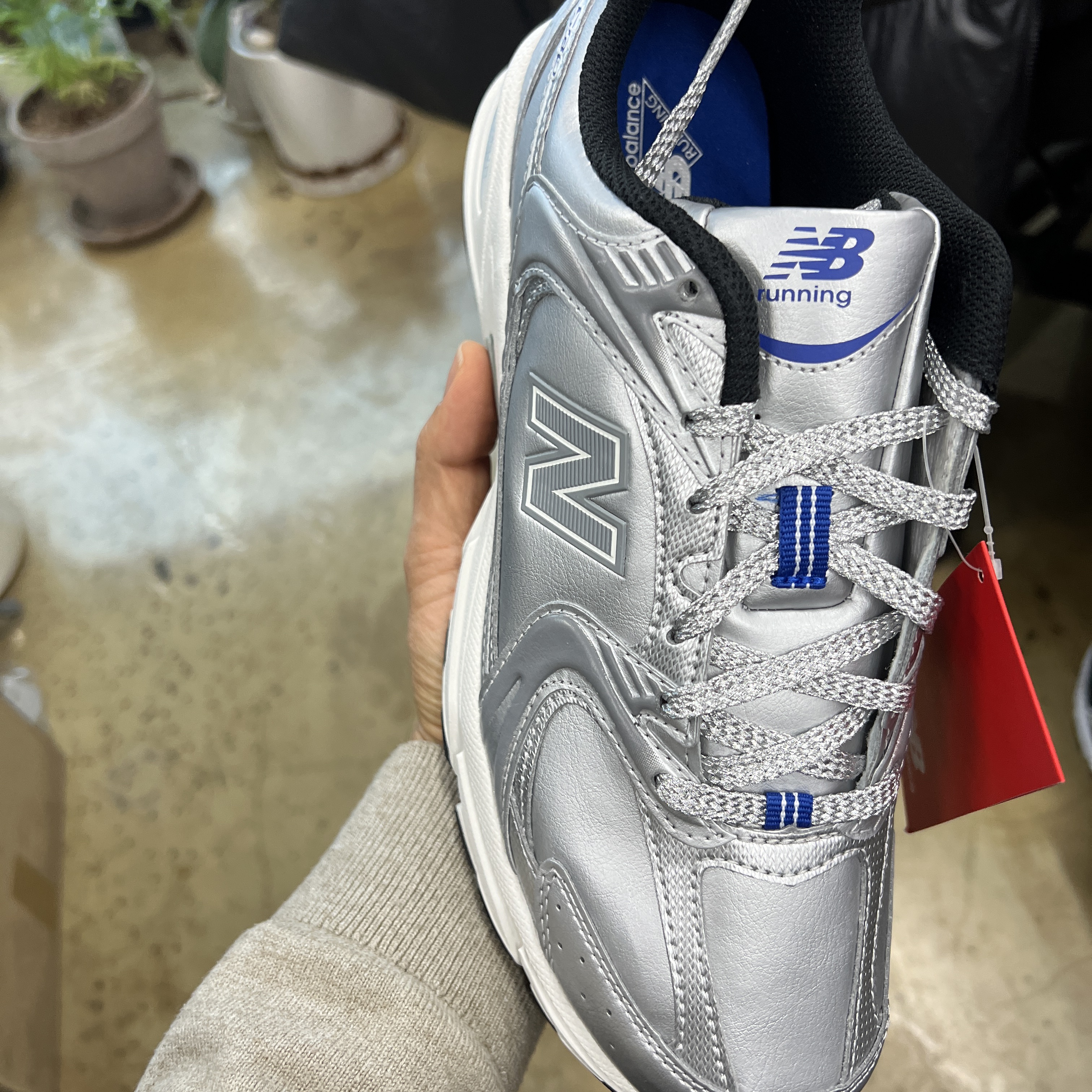 New Balance x Yeseyesee 530 Silver Royal Blue 착용 스타일 - 2