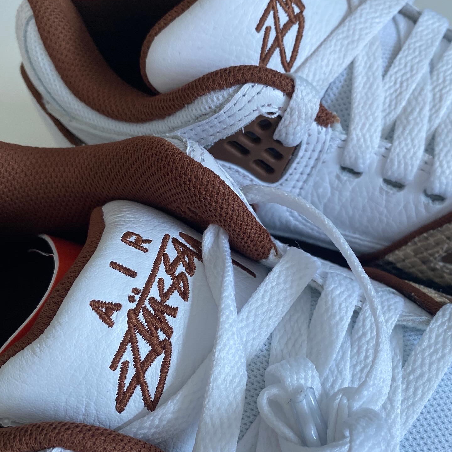Nike x Stussy Air Flight 89 Low White and Pecan 착용 스타일 - 4