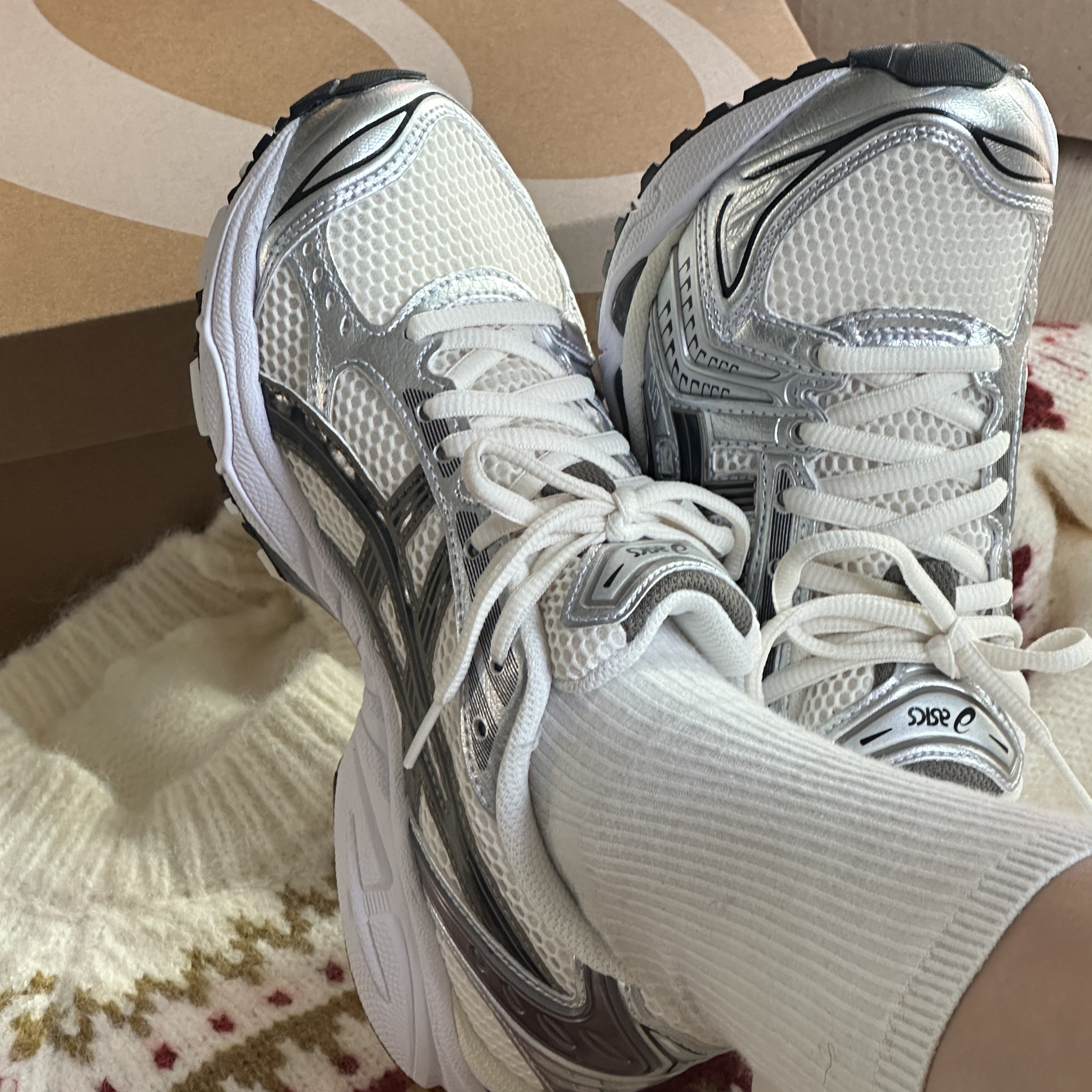 Asics Gel-Kayano 14 Cream Black 착용 스타일 - 2