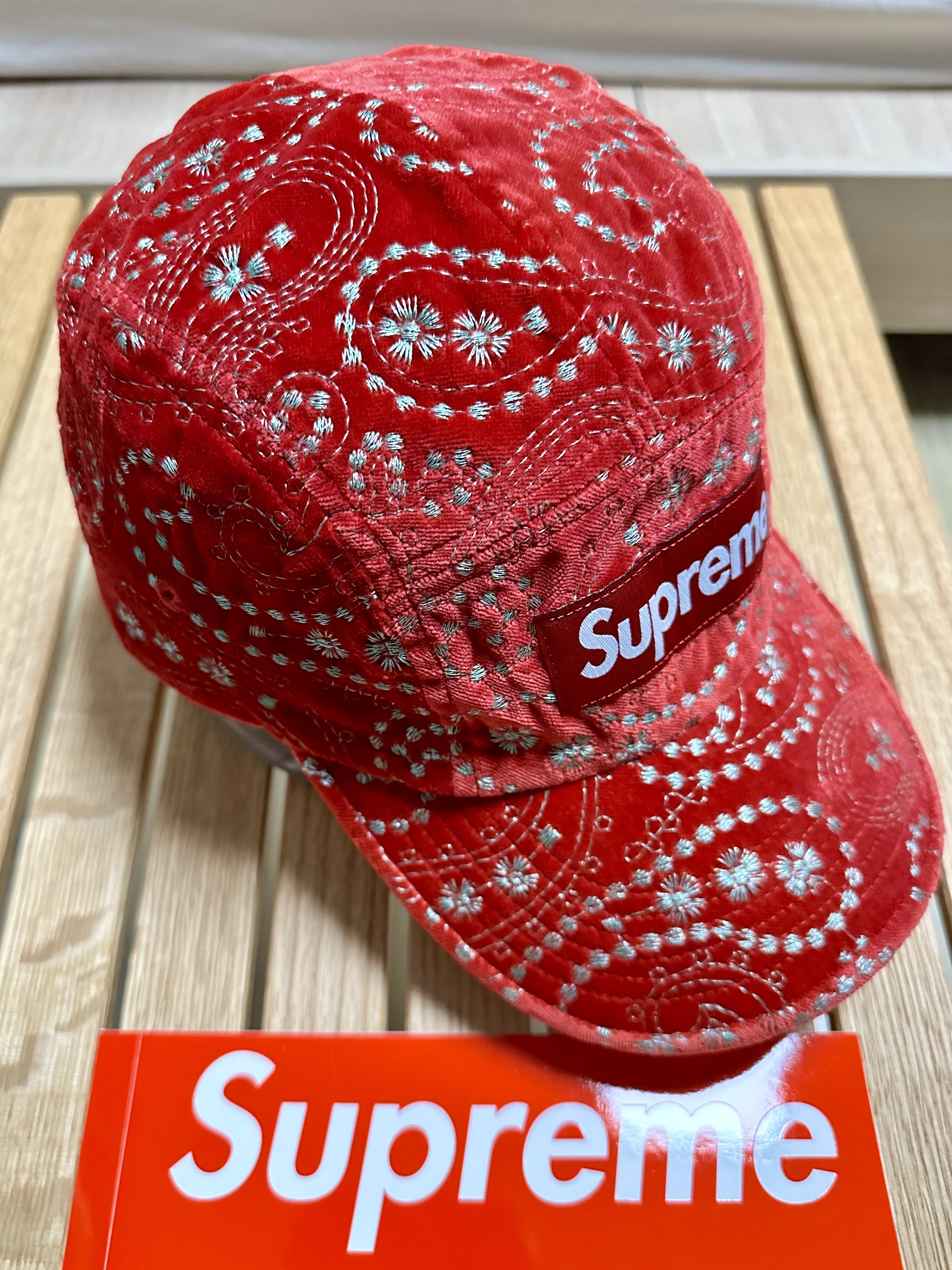 Supreme Velvet Paisley Camp Cap Red - 23FW 착용 스타일