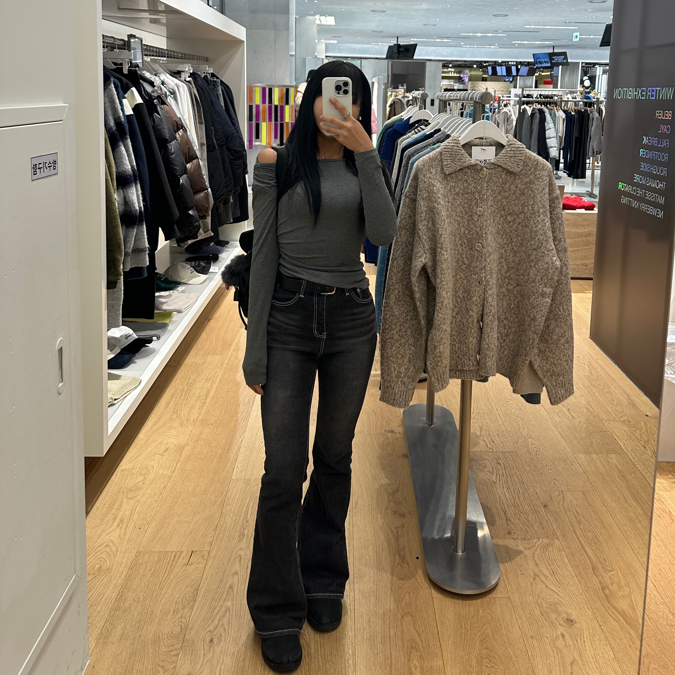 (W) UGG Classic Mini II Boots Black 착용 스타일