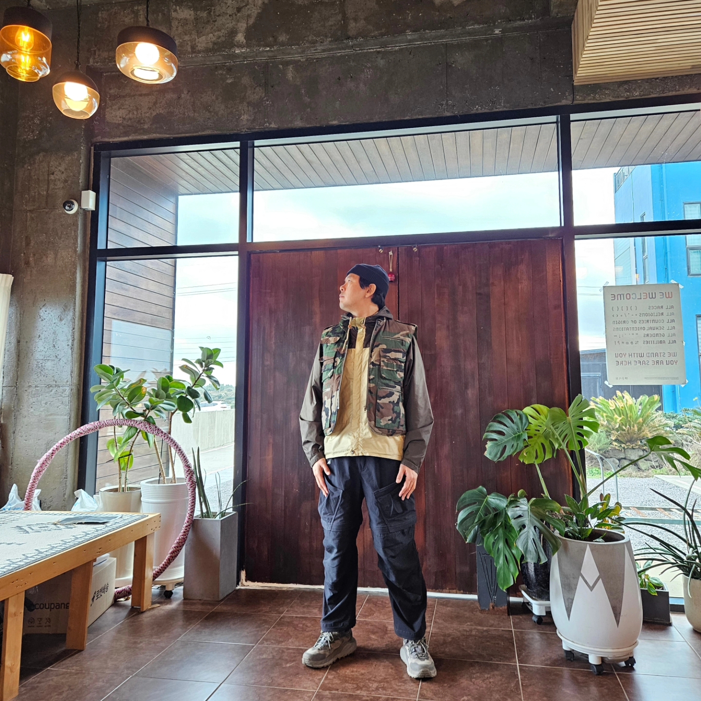 Hoka Kaha Low Gore-Tex Green Sheen, Nike ACG Smith Summit Cargo Pants Black - Asia 착용 스타일 - 1