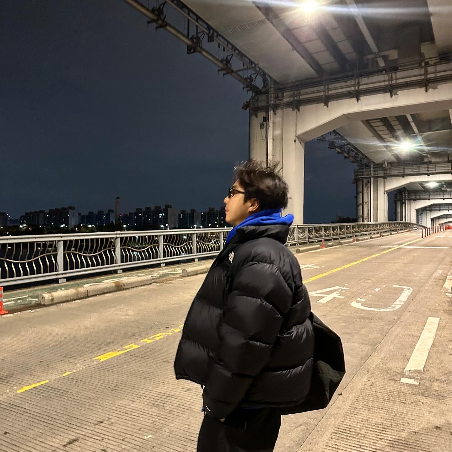 The North Face 1996 Retro Nuptse Down Jacket TNF Black, Asics Gel-Kayano 14 Cream Black 착용 스타일 - 2