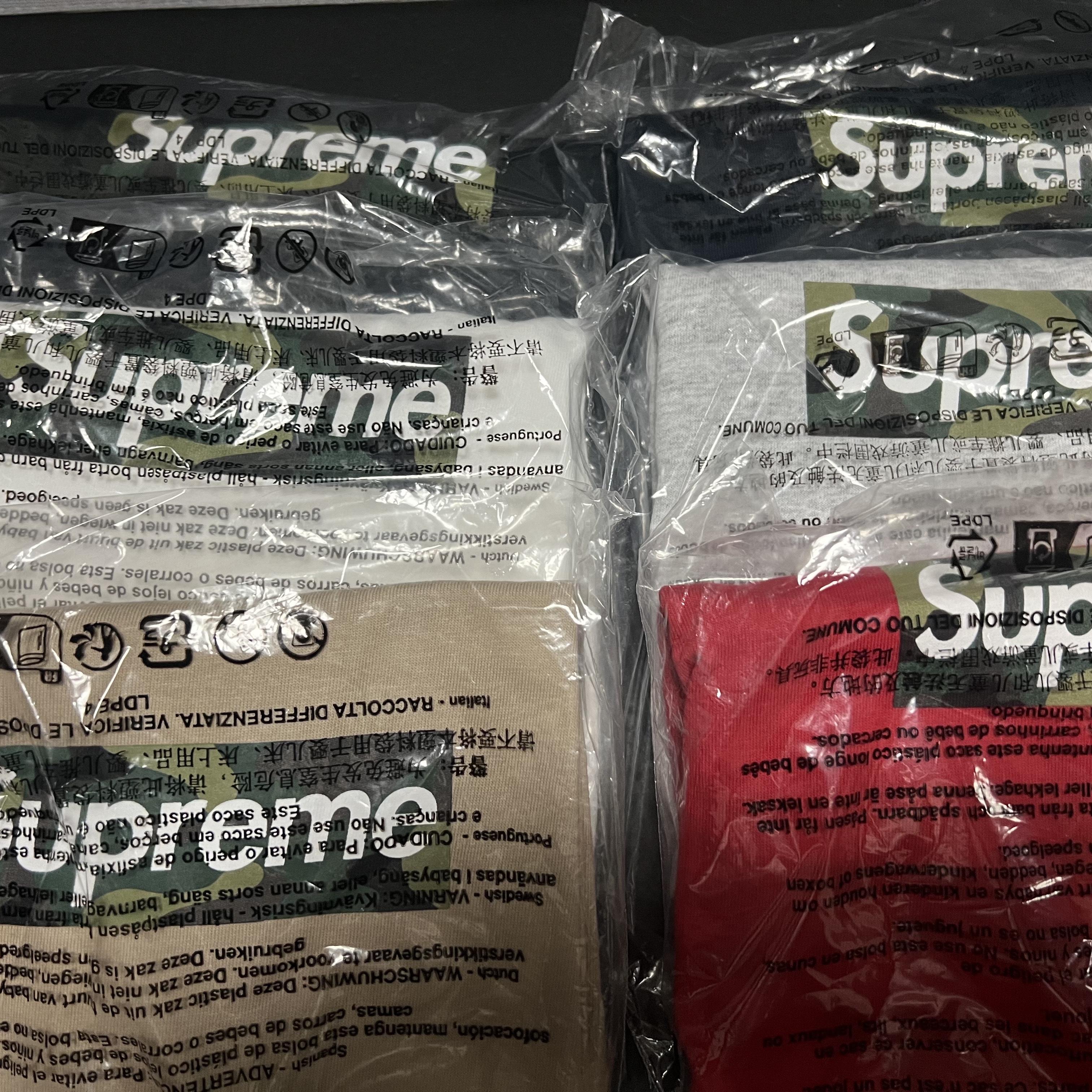 Supreme Box Logo T-Shirt White - 23FW, Supreme Box Logo T-Shirt Black - 23FW 착용 스타일
