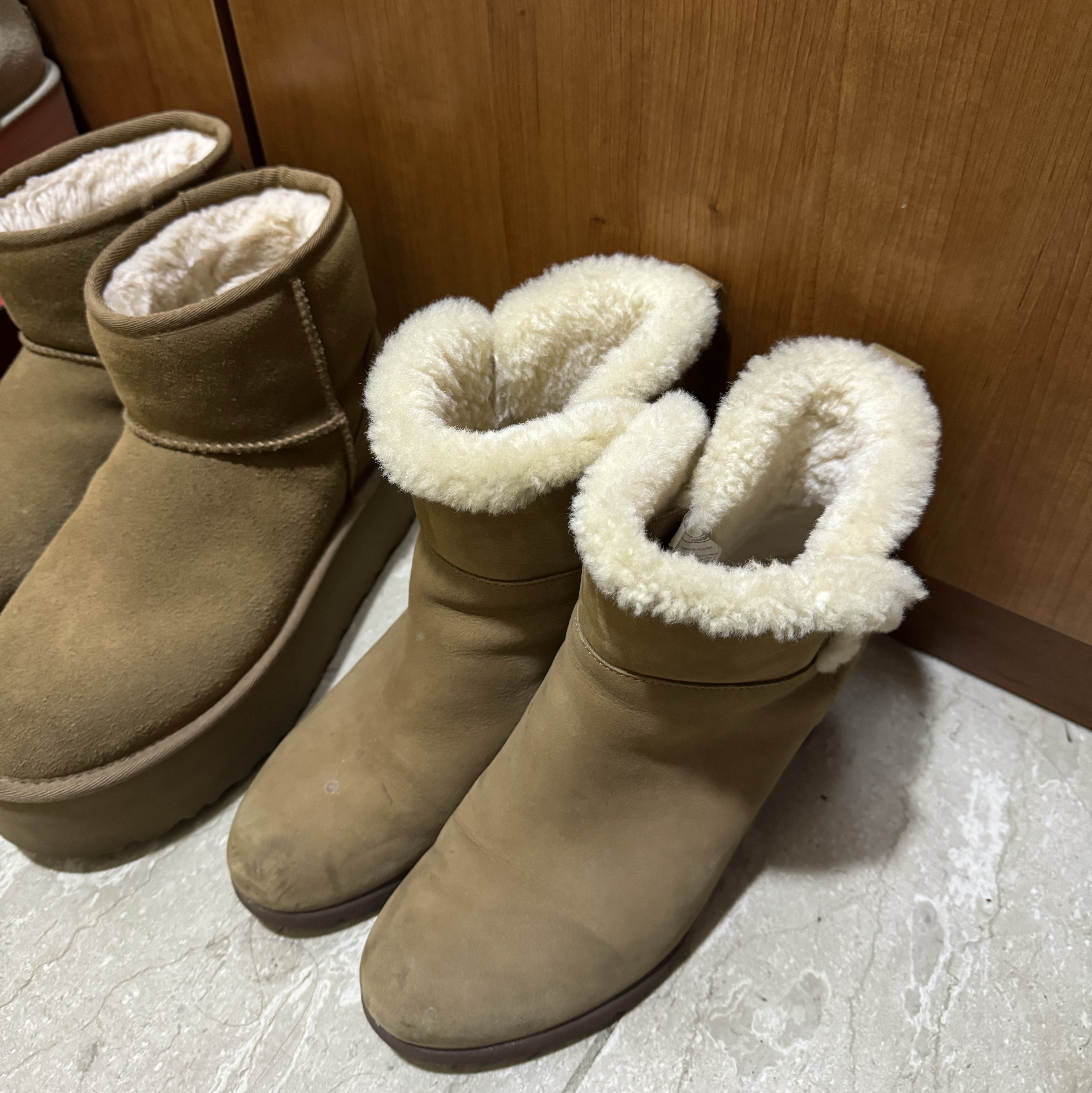 (W) UGG Classic Ultra Mini Platform Sand, (W) UGG Classic Ultra Mini Platform Boots Chestnut 착용 스타일 - 2