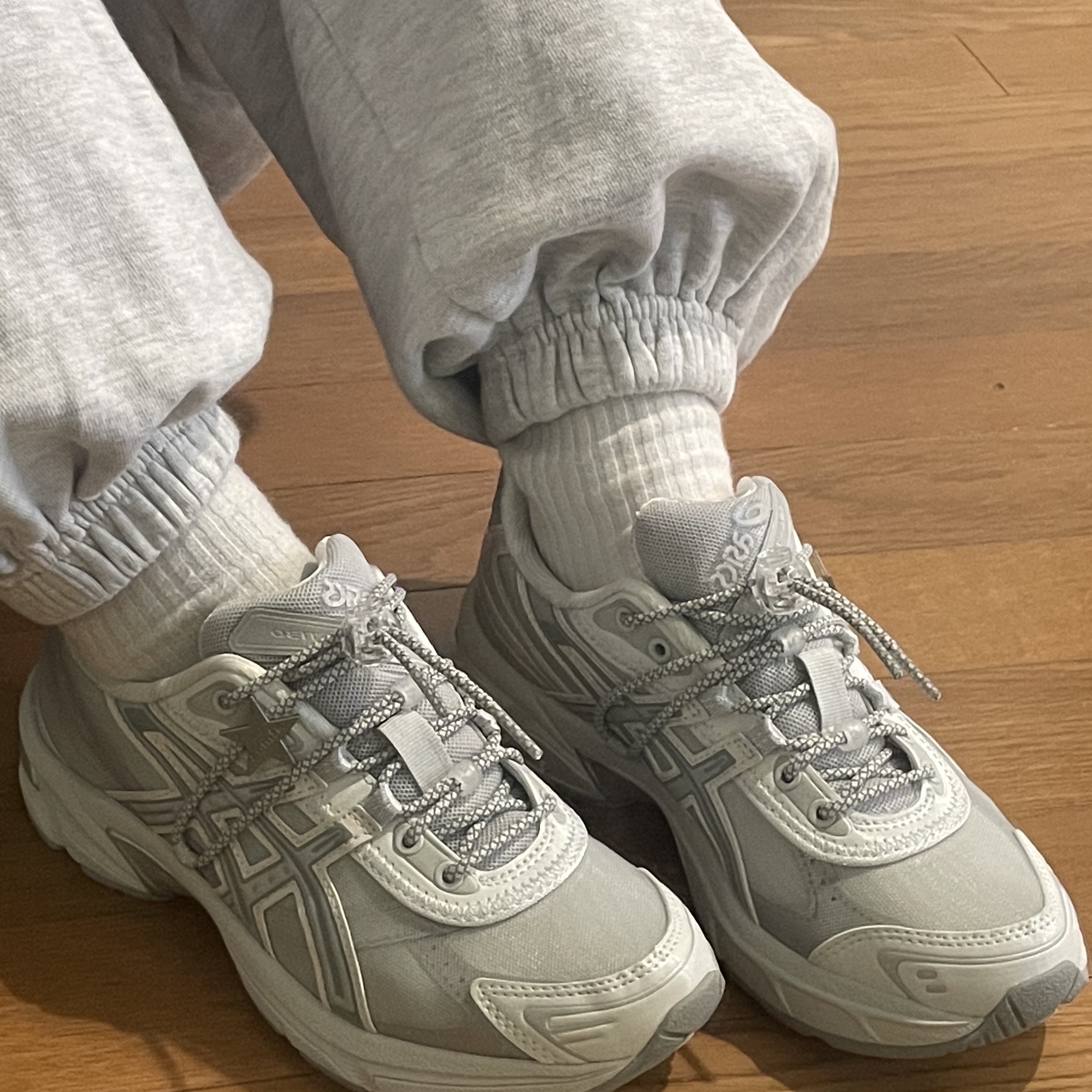 Asics x Atmos x Ojos Gel-1130 RE Glacier Grey Pure Silver 착용 스타일 - 2