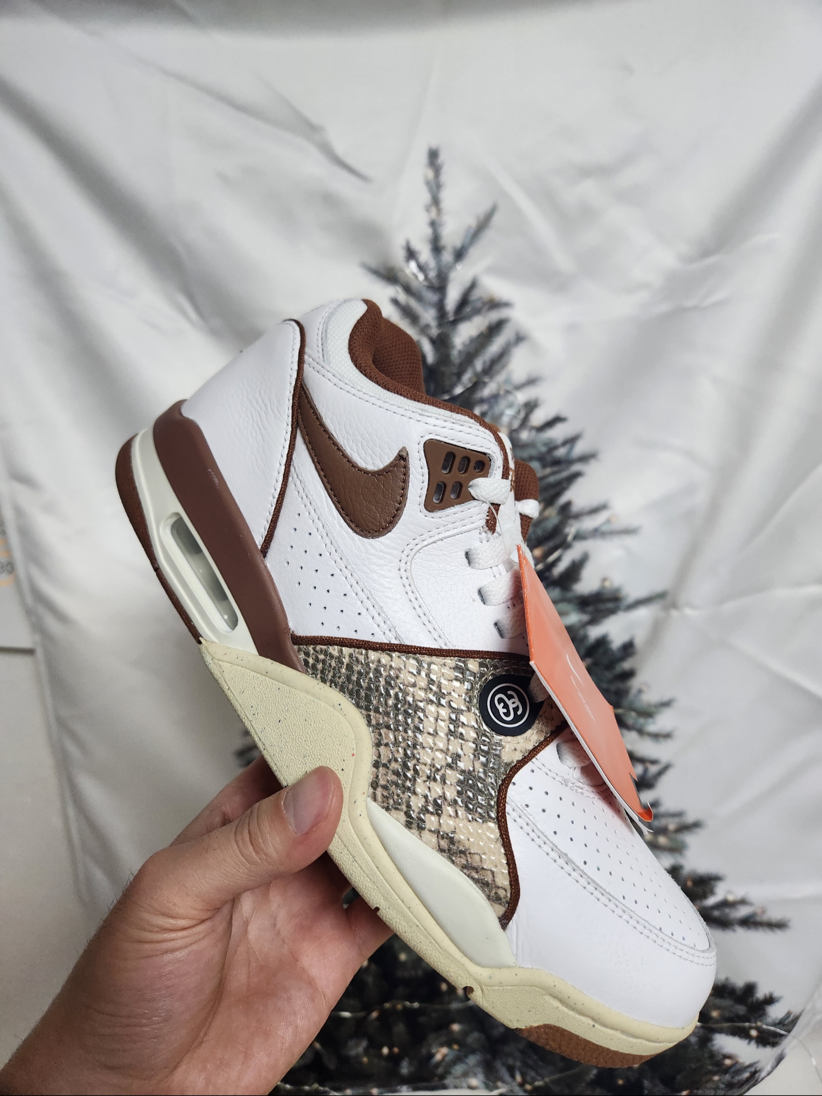Nike x Stussy Air Flight 89 Low White and Pecan 착용 스타일 - 1