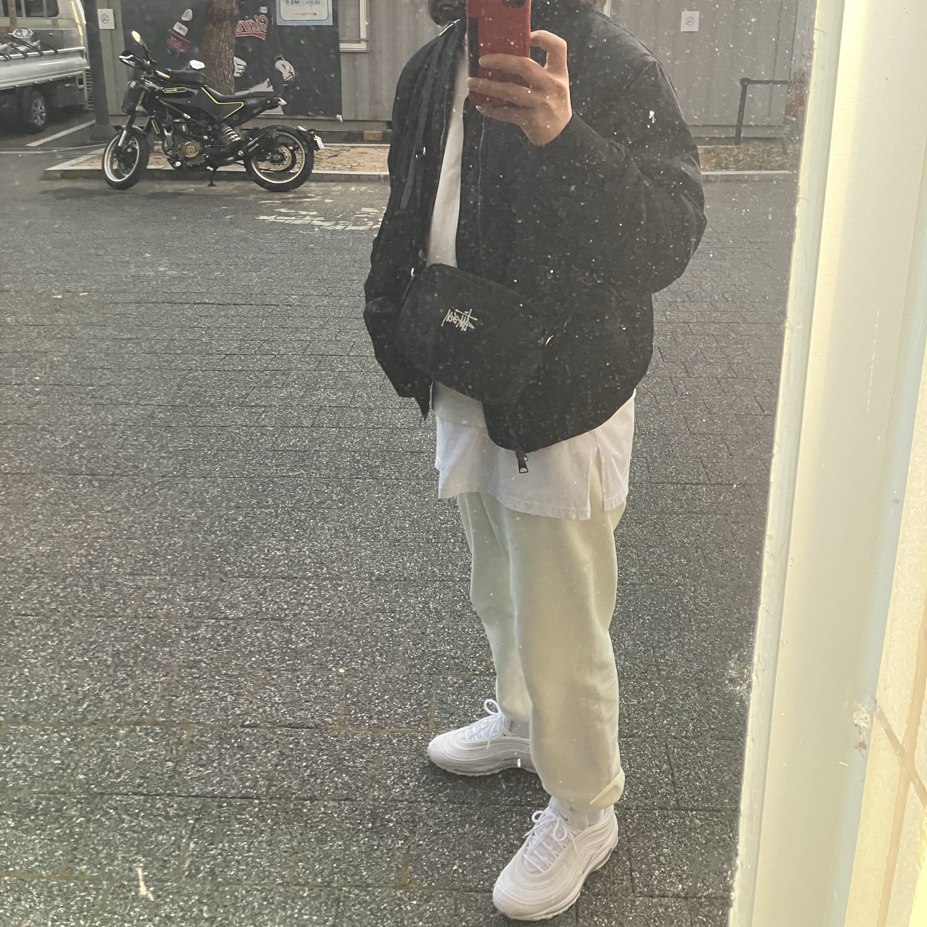 Nike Air Max 97 Triple White Wolf Grey 착용 스타일