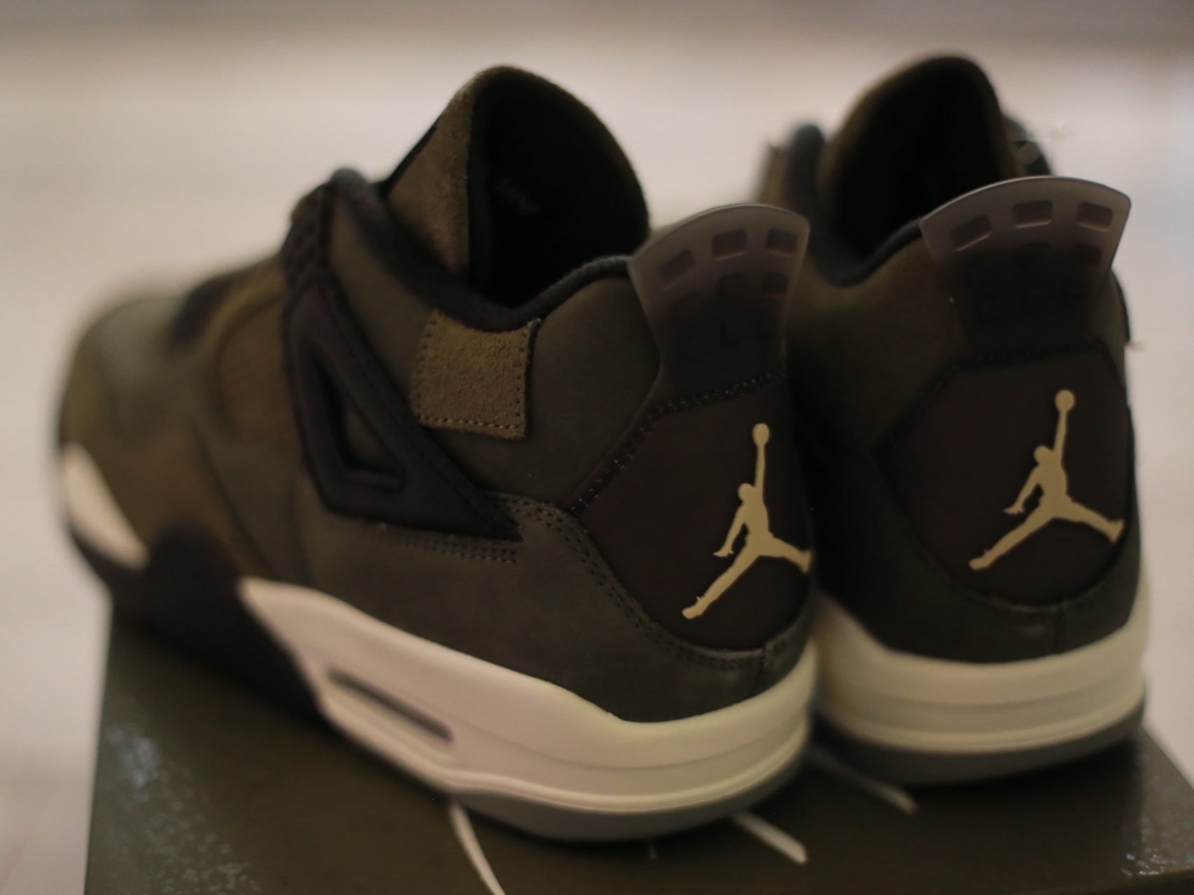 Jordan 4 Retro SE Craft Medium Olive 착용 스타일 - 3