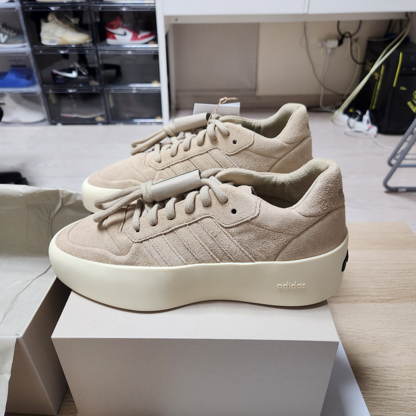 Adidas x Fear of God Athletics 86 Low Clay 착용 스타일 - 2