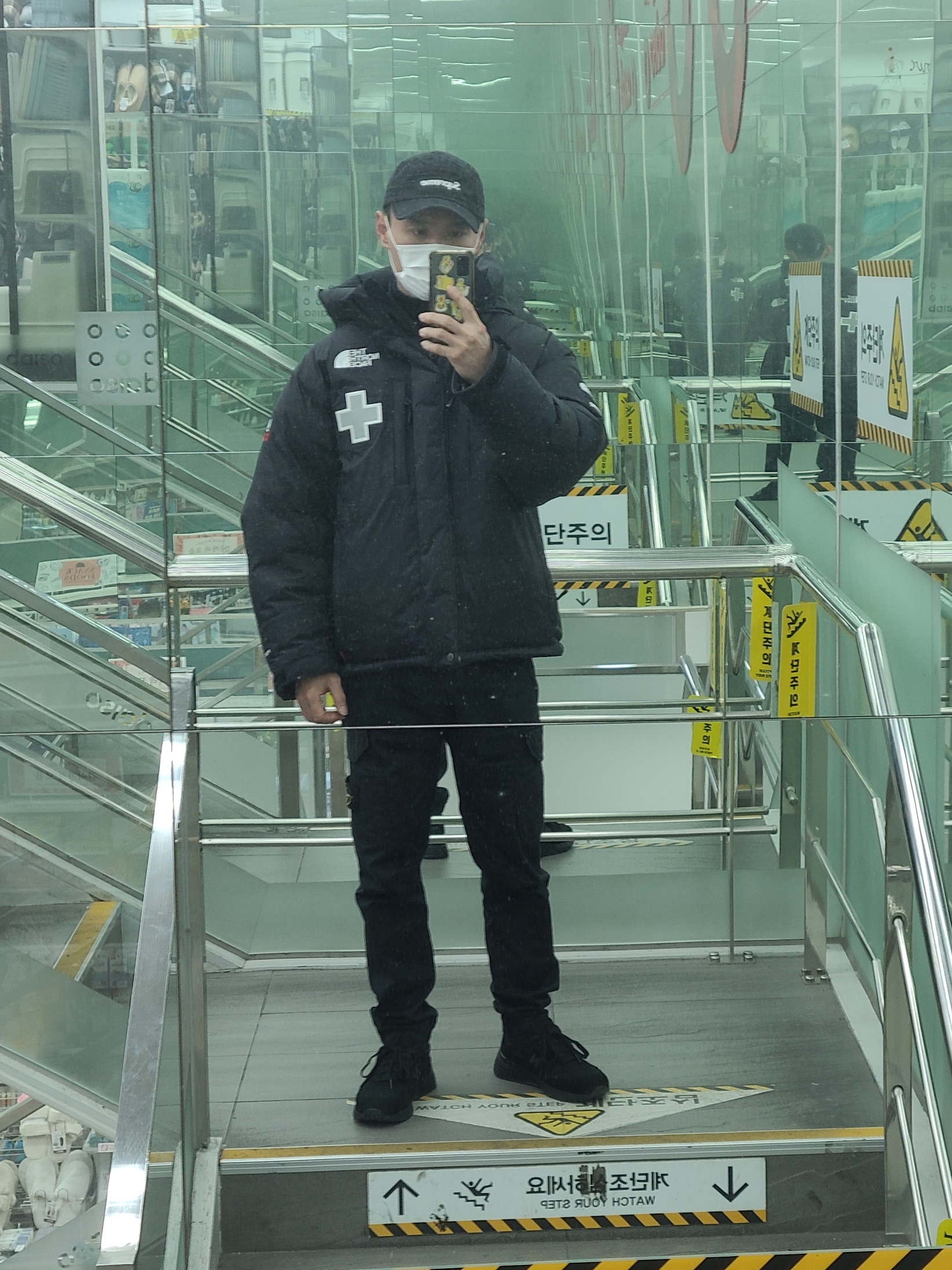 Supreme x The North Face Summit Series Rescue Baltoro Jacket Black - 22SS 착용 스타일