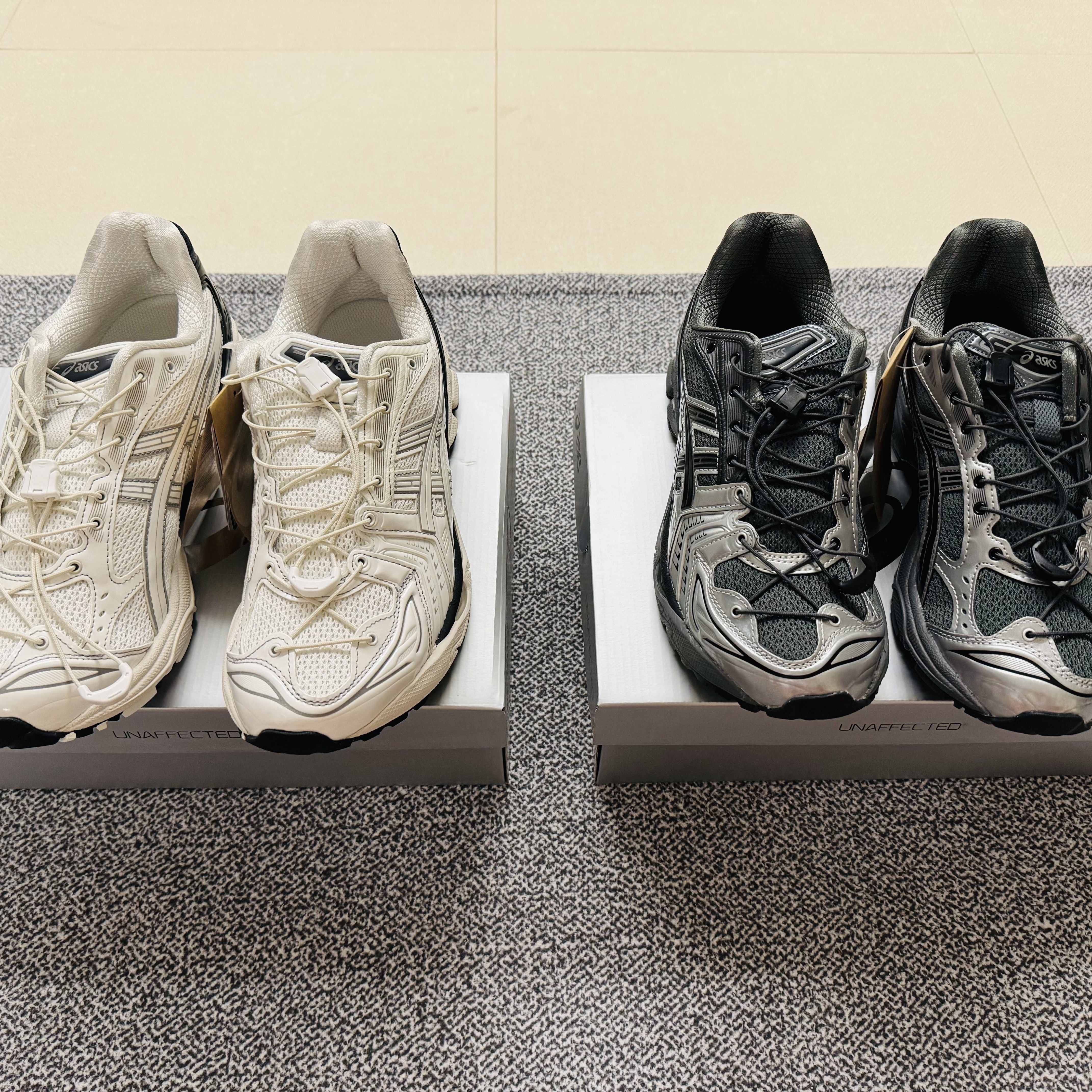Asics x Unaffected Gel-Kayano 14 Silver Moon, Asics x Unaffected Gel-Kayano 14 Galaxy White 착용 스타일 - 3