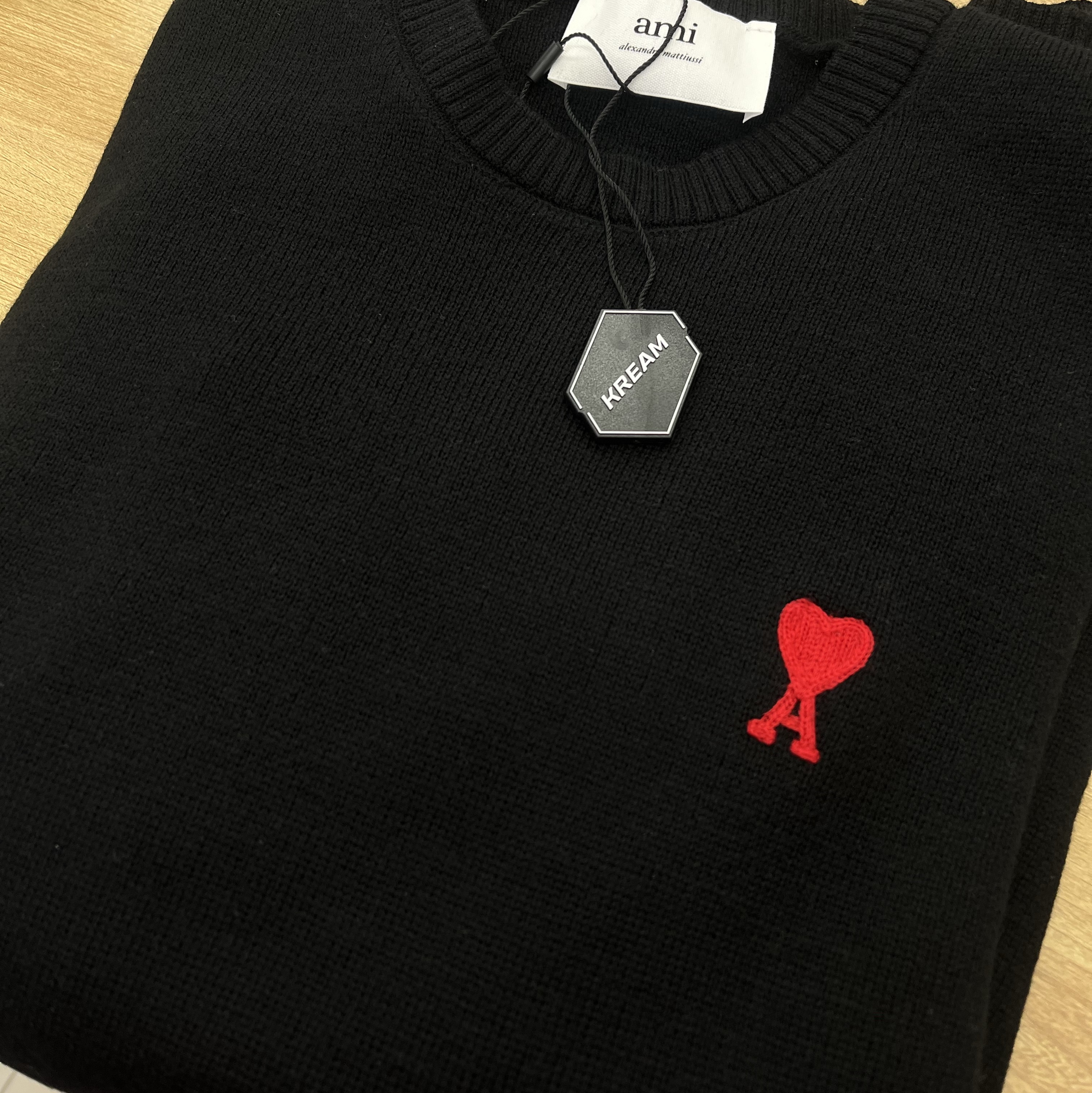 AMI de Coeur Wool Knit Black 착용 스타일
