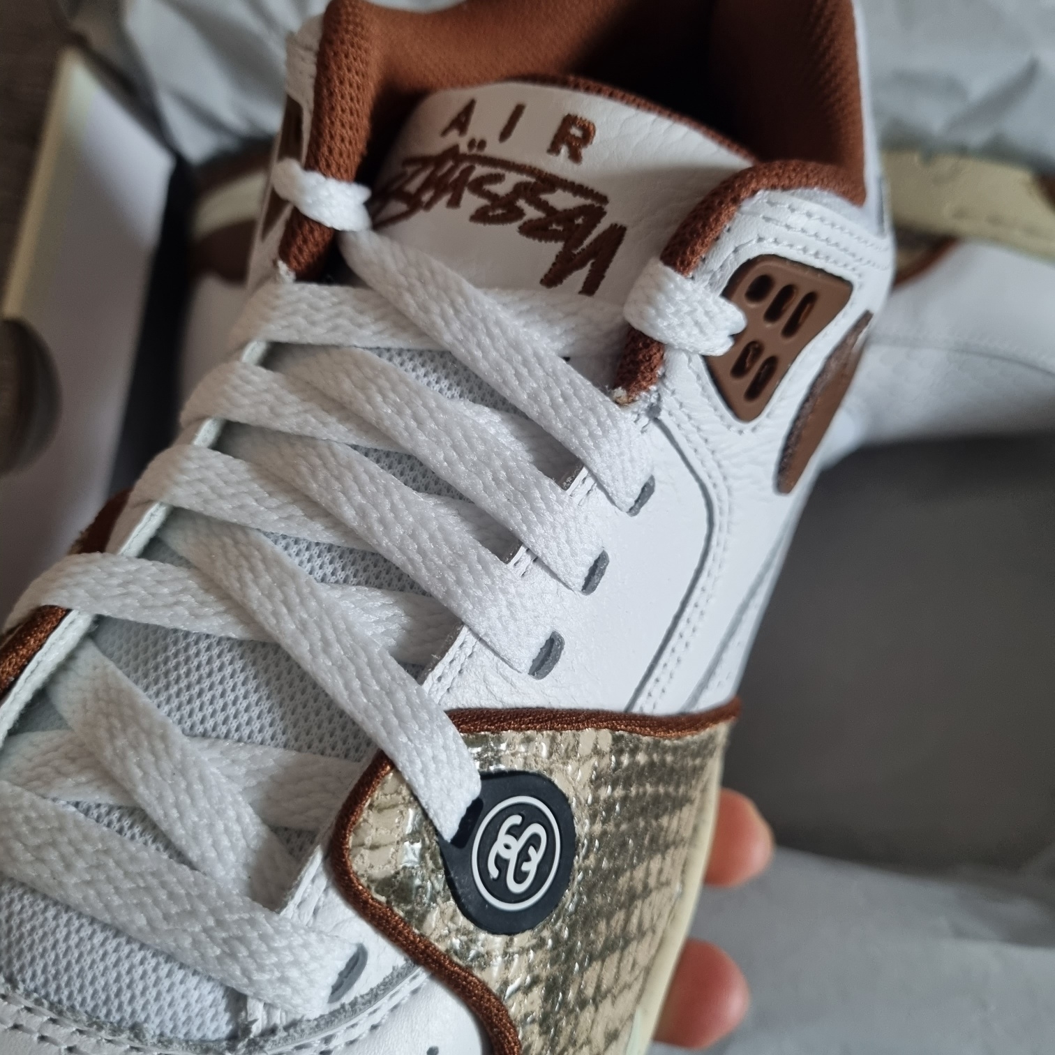 Nike x Stussy Air Flight 89 Low White and Pecan 착용 스타일 - 2