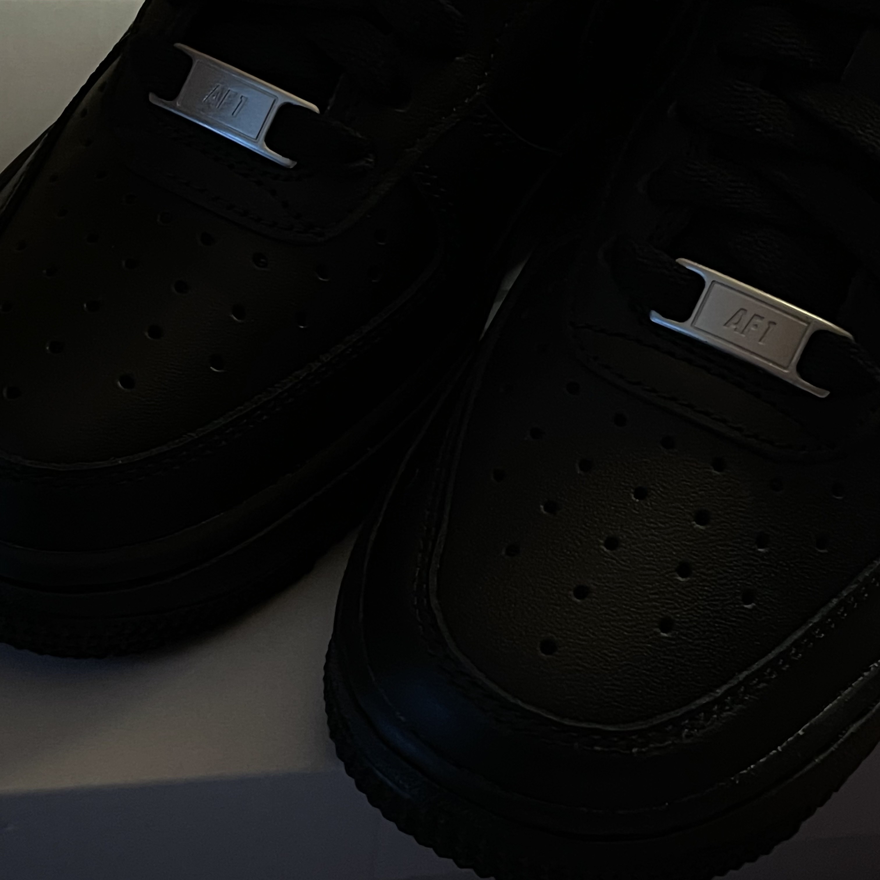 (W) Nike Air Force 1 '07 Low Triple Black 착용 스타일