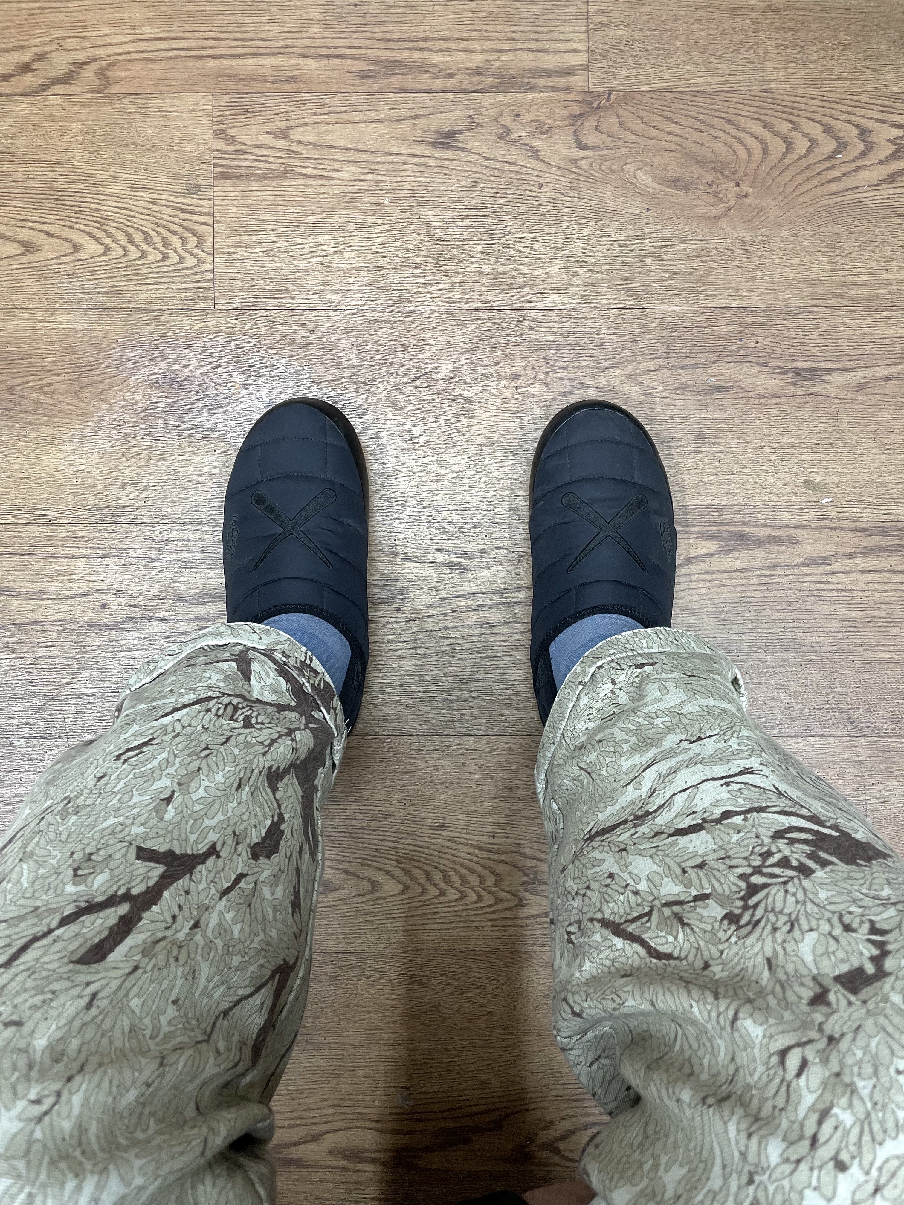 The North Face x Kaws Thermoball Traction Mule VS Black - 22FW 착용 스타일