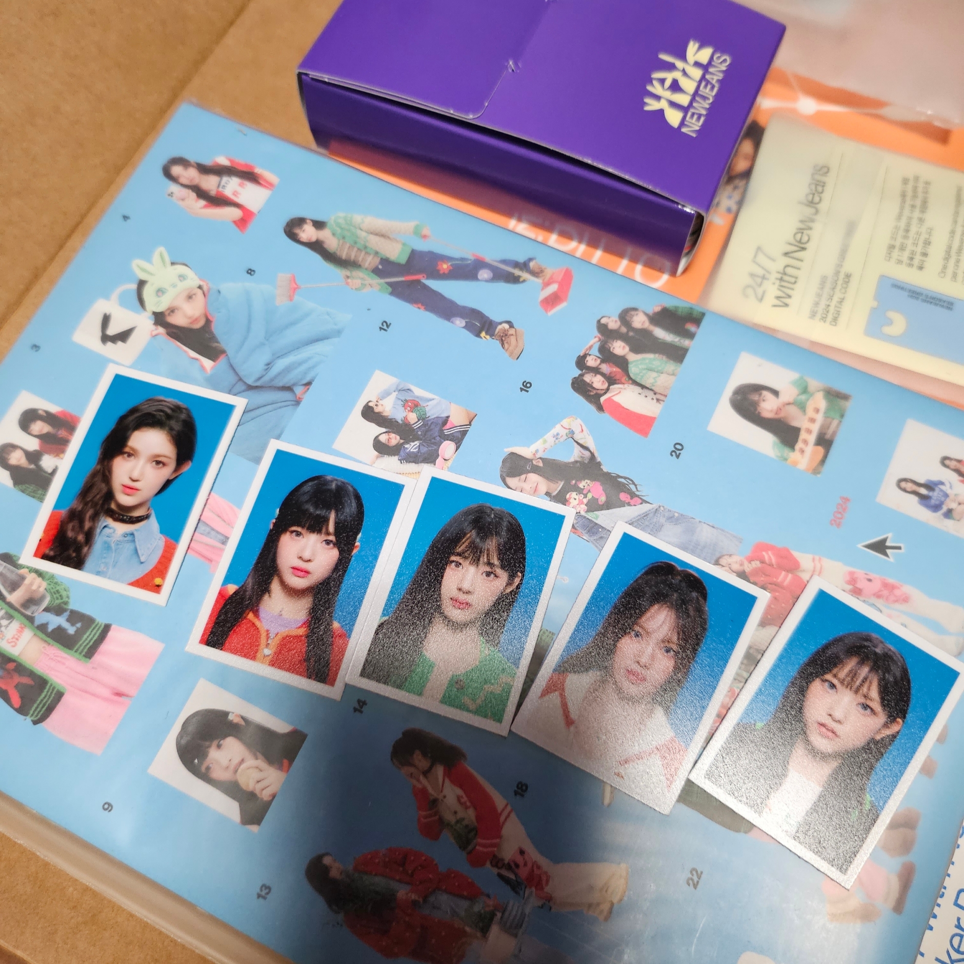 NewJeans 24/7 With NewJeans Season’s Greetings 2024 착용 스타일