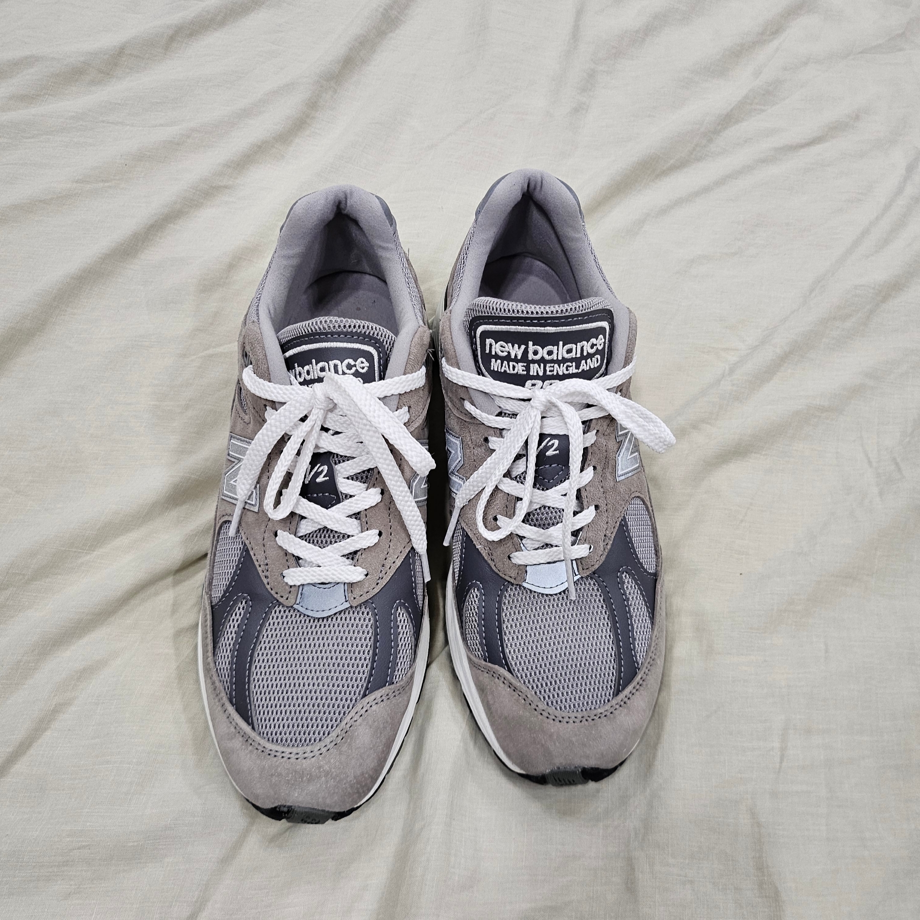 New Balance 991v2 Made in UK Rock Ridge Alloy Silver 착용 스타일 - 2
