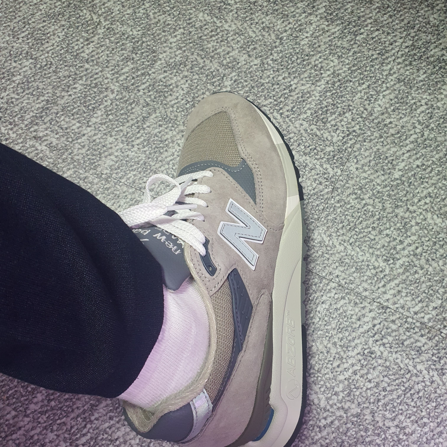 New Balance 998 Core Made in USA Grey Silver 착용 스타일 - 1