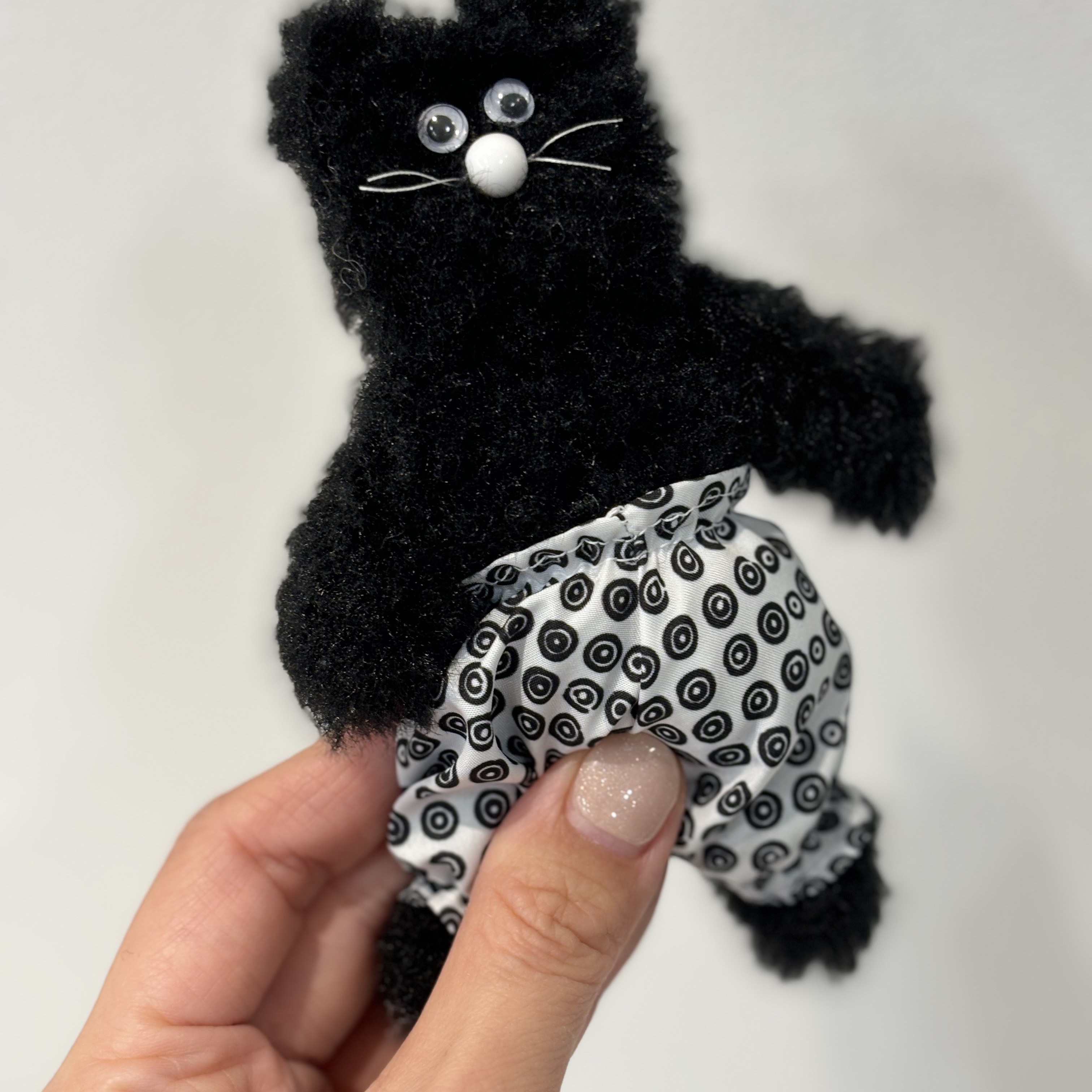 Monamhee x 10 Corso Como Bianco Keyring Black 착용 스타일 - 1
