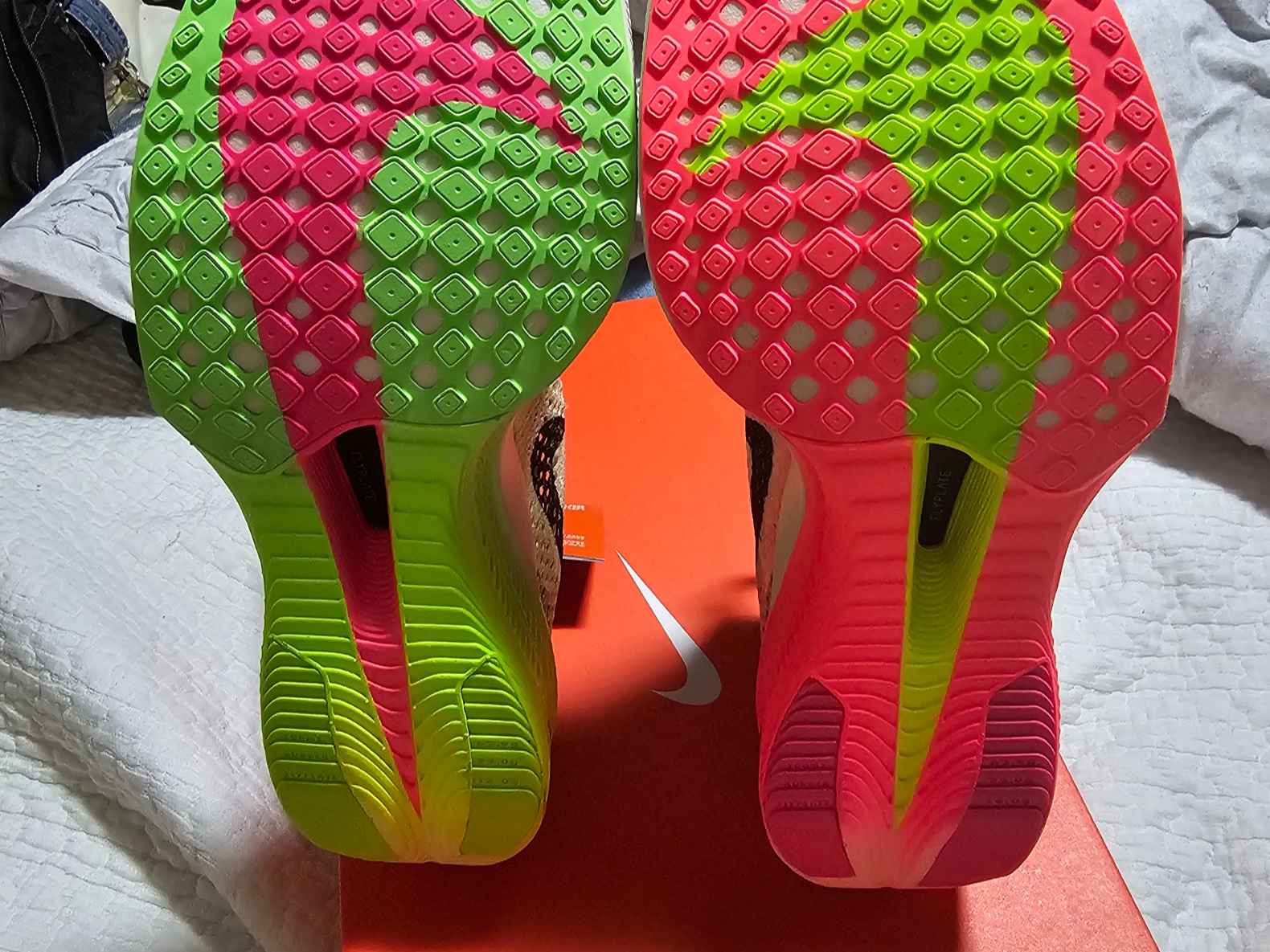Nike ZoomX Vaporfly Next% 3 FK Luminous Green Black 착용 스타일 - 3