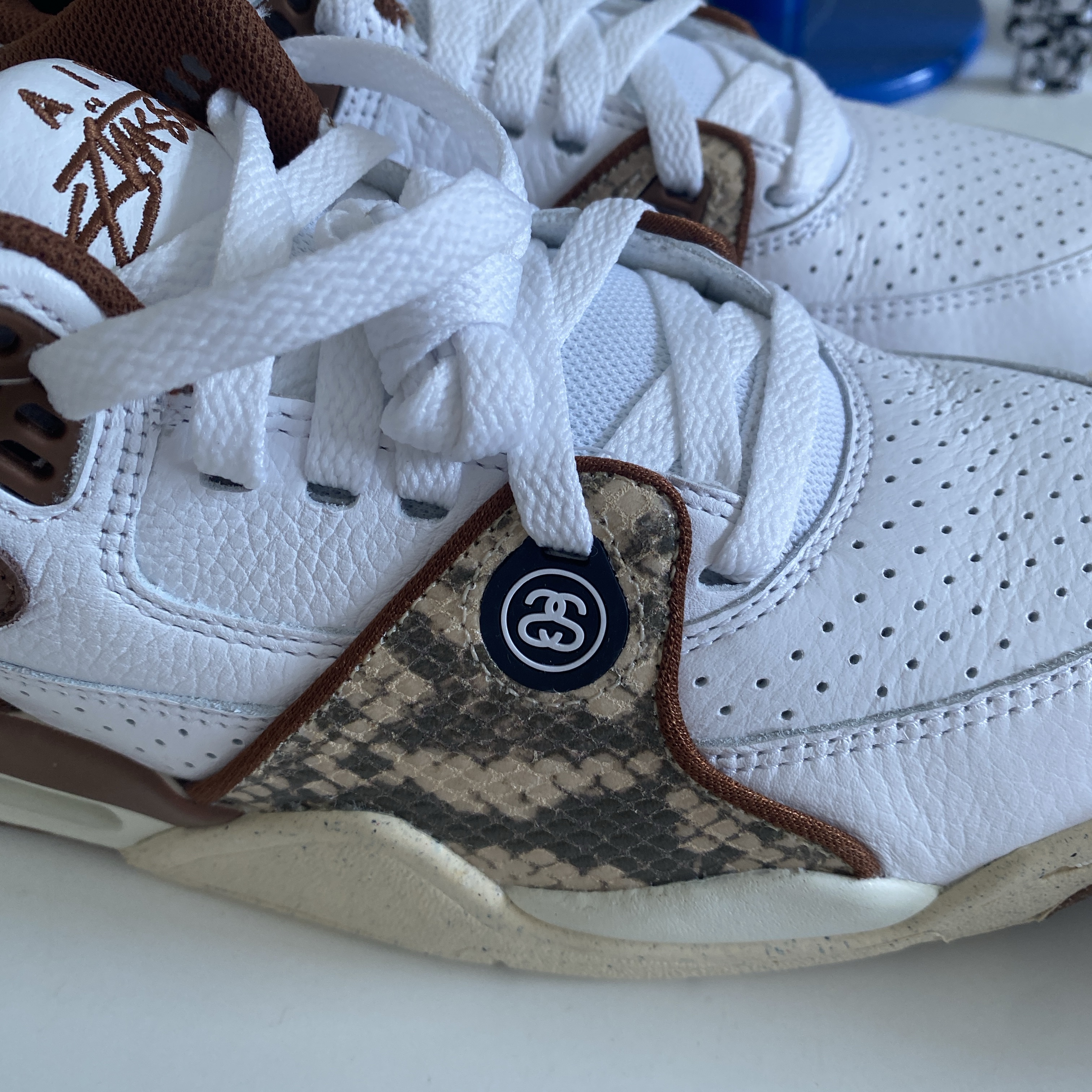 Nike x Stussy Air Flight 89 Low White and Pecan 착용 스타일 - 3