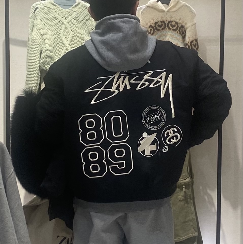 Nike x Stussy Reversible Jacket Black (FJ9153-010), Nike x Stussy NRG Fleece Pants Dark Grey Heather (DO9340-063) 착용 스타일 - 1