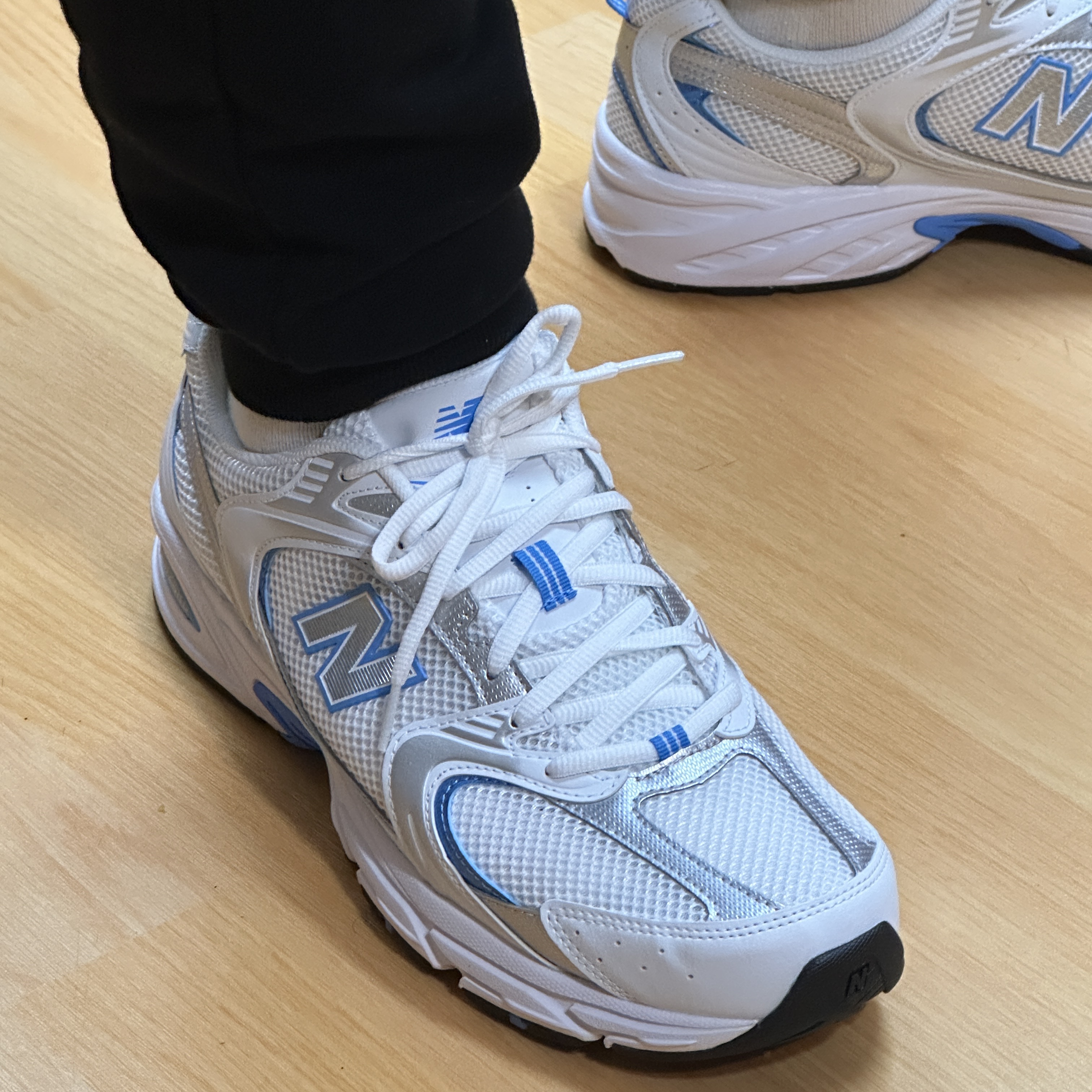 New Balance 530 Sky Blue 착용 스타일 - 1