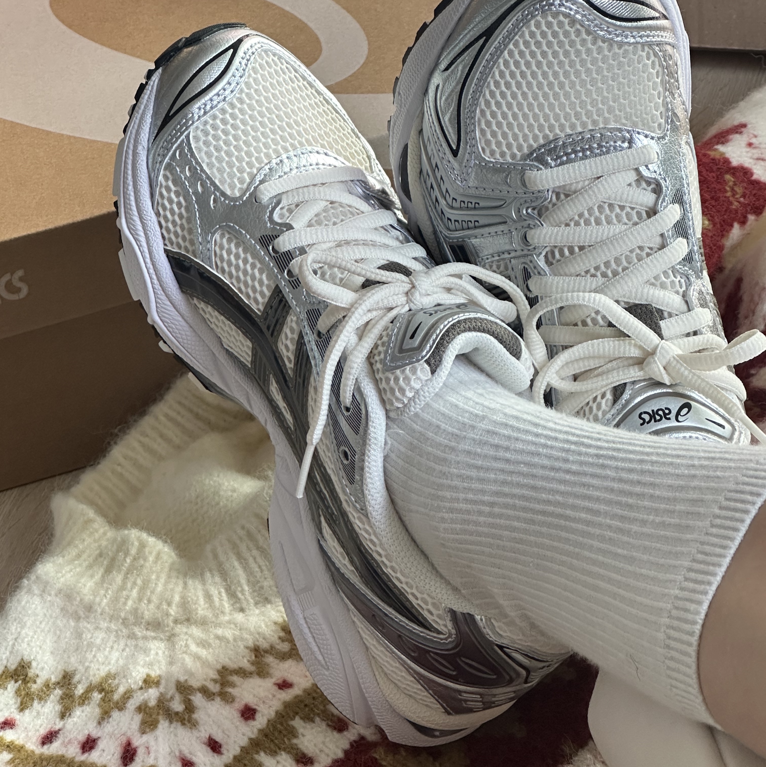 Asics Gel-Kayano 14 Cream Black 착용 스타일 - 1
