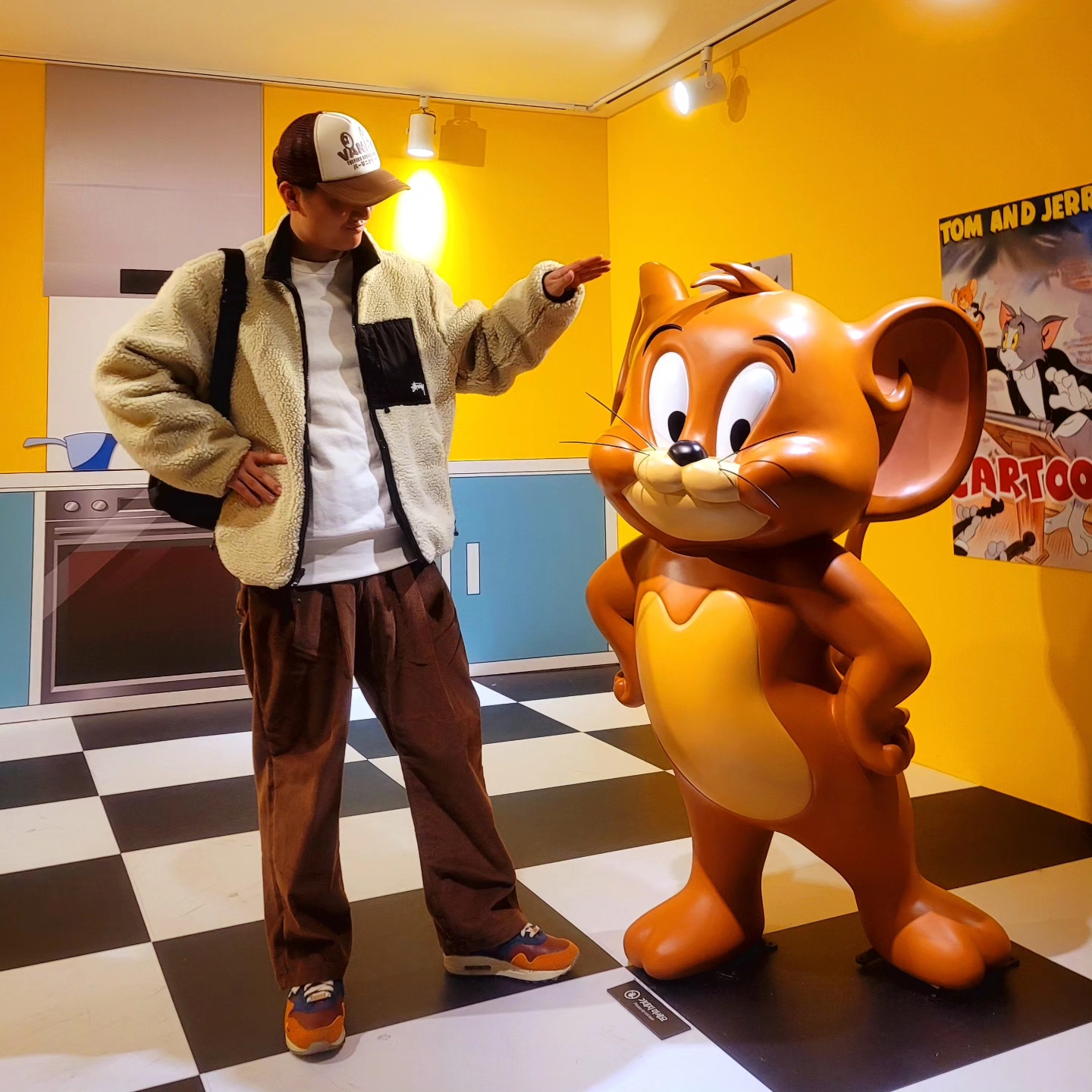 Nike x Kasina Air Max 1 SP Won-Ang Orange, Stussy 8 Ball Sherpa Jacket Natural 착용 스타일 - 2