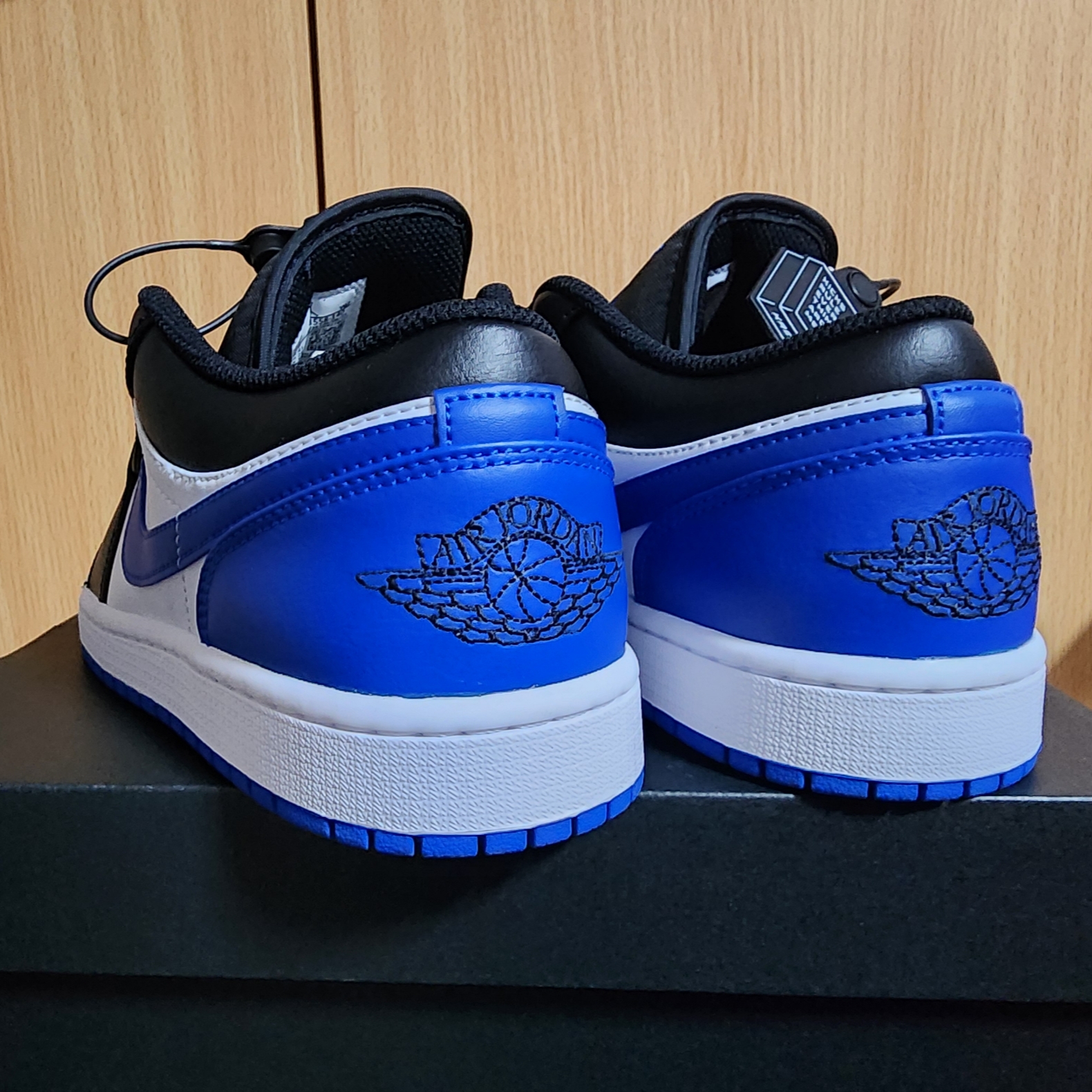 Jordan 1 Low Alternate Royal Toe 착용 스타일 - 1