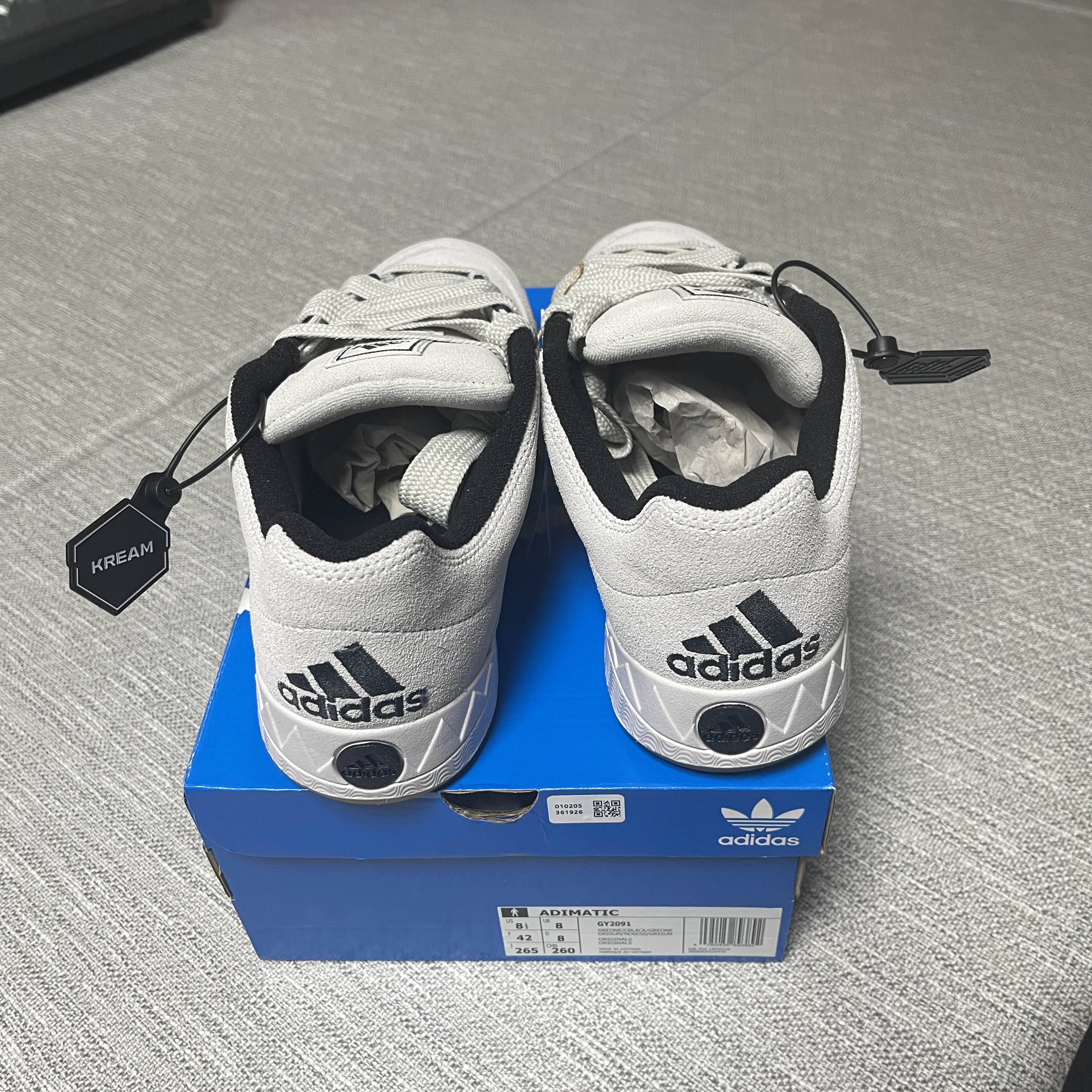 Adidas Adimatic Grey One 착용 스타일 - 3