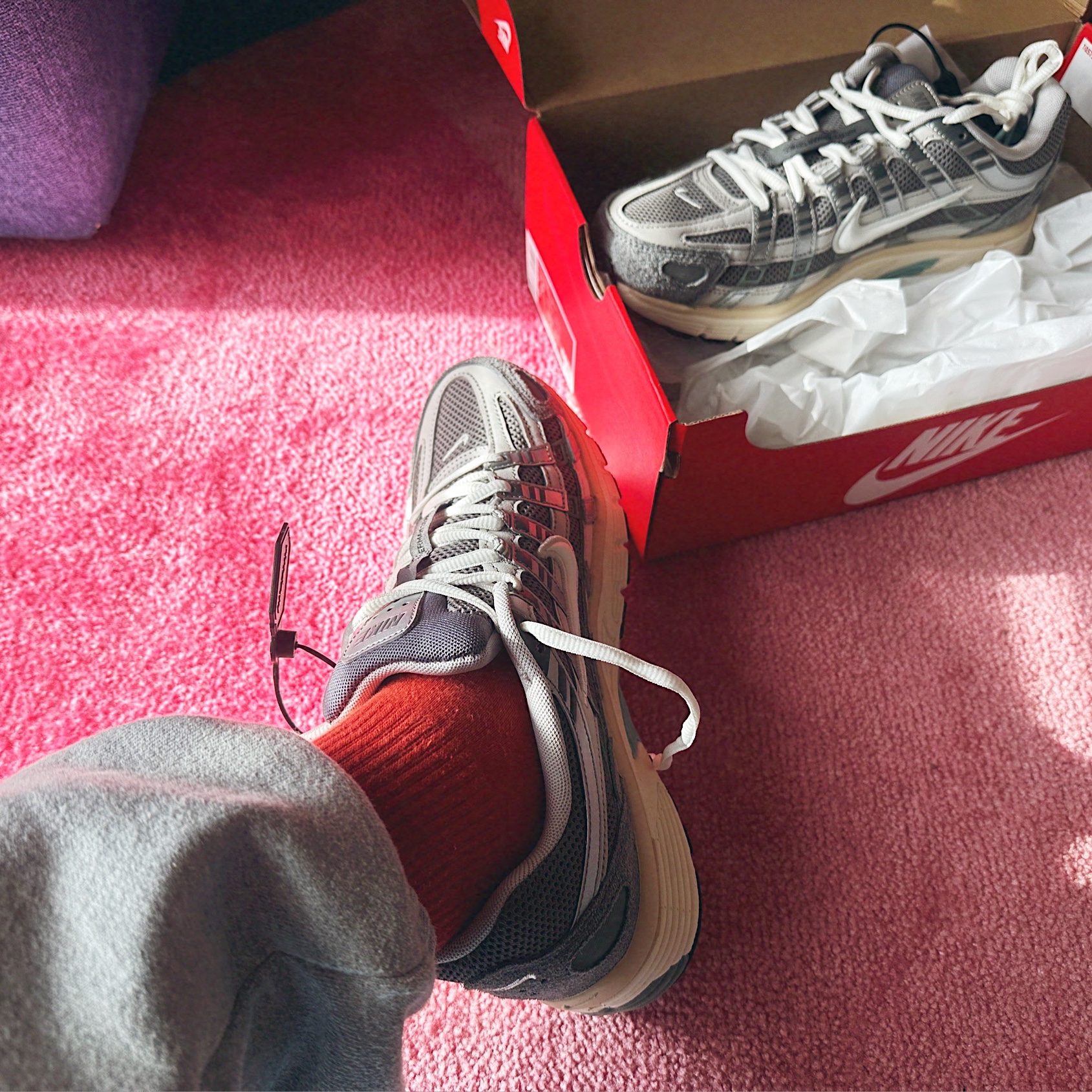 Nike P-6000 Flat Pewter Light Iron Ore 착용 스타일 - 2