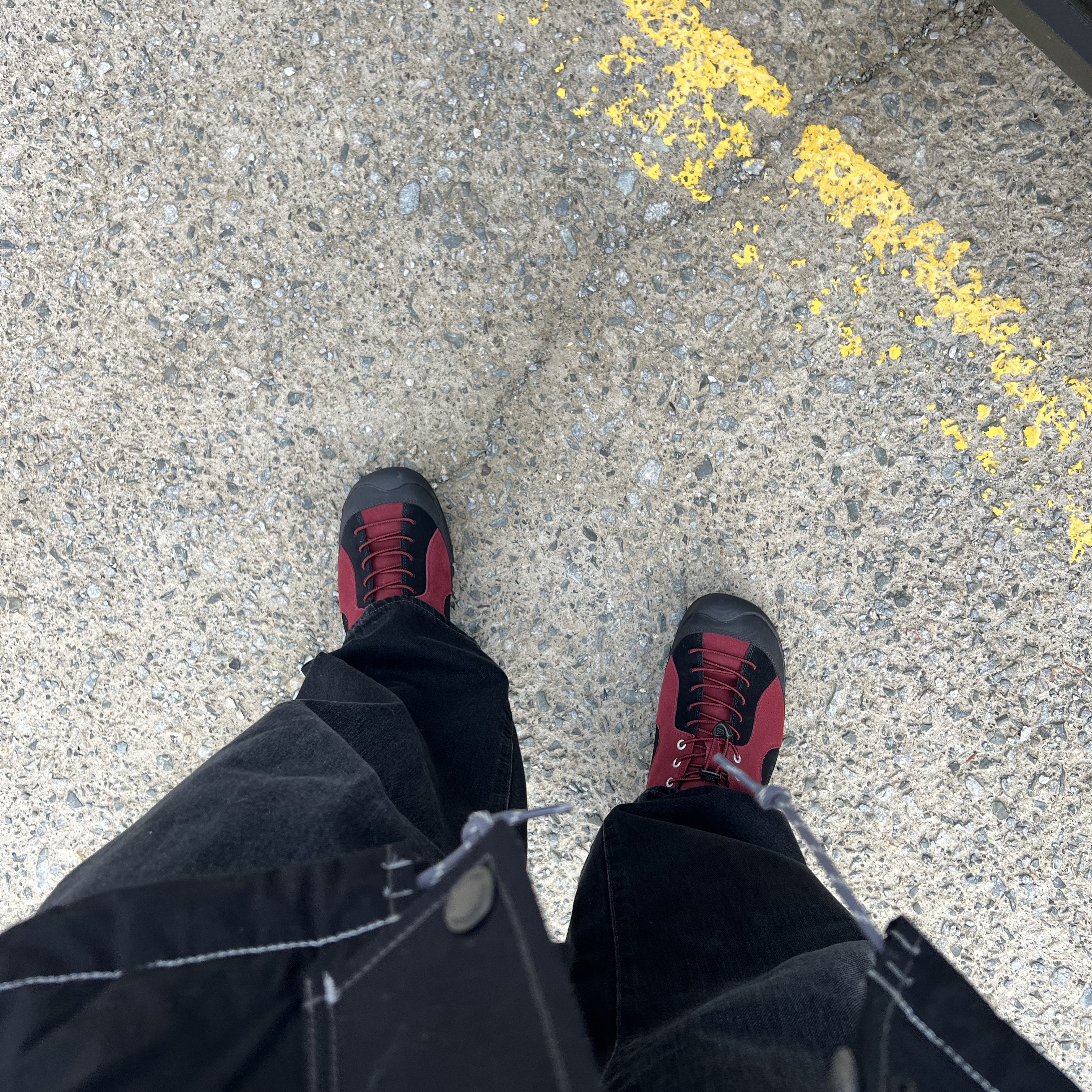 Keen x Hiking Patrol Jasper Rocks SP Sneakers Phantasmal Red 착용 스타일