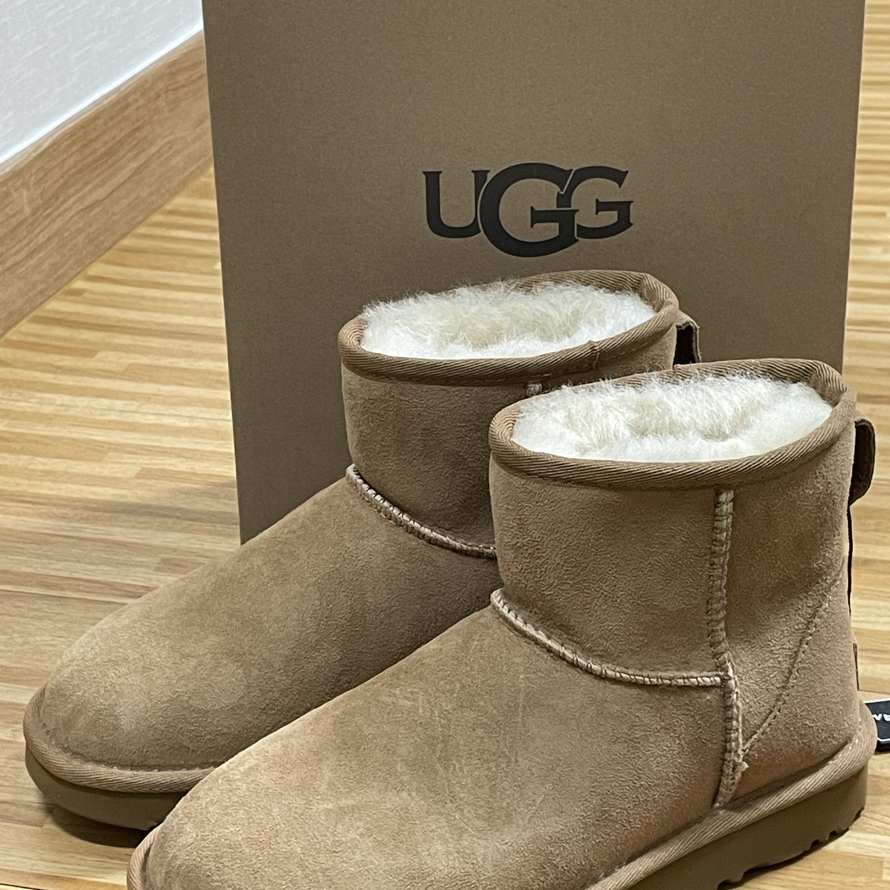 (W) UGG Classic Mini II Boots Chestnut 착용 스타일 - 1
