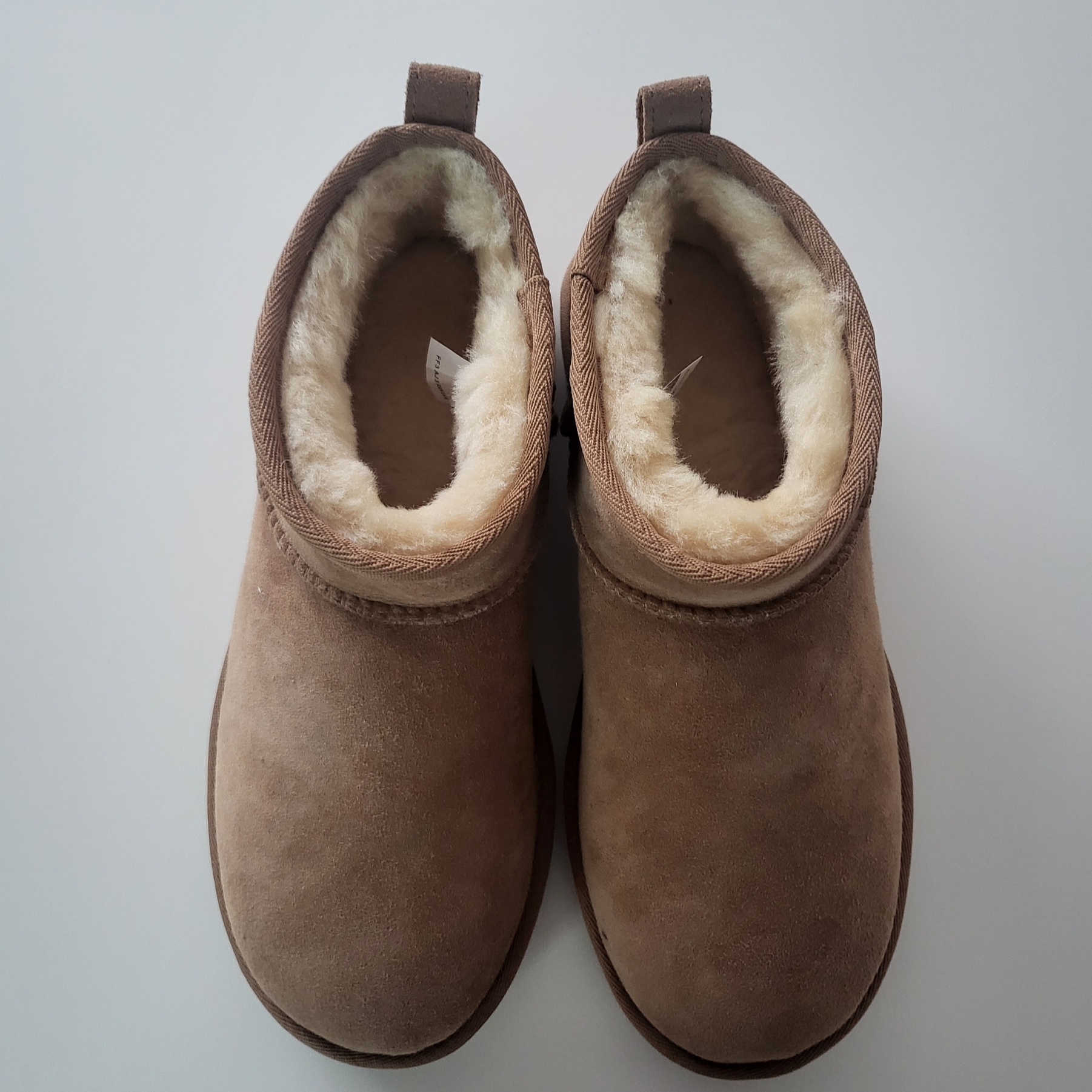 (W) UGG Classic Ultra Mini Boots Chestnut 착용 스타일 - 3