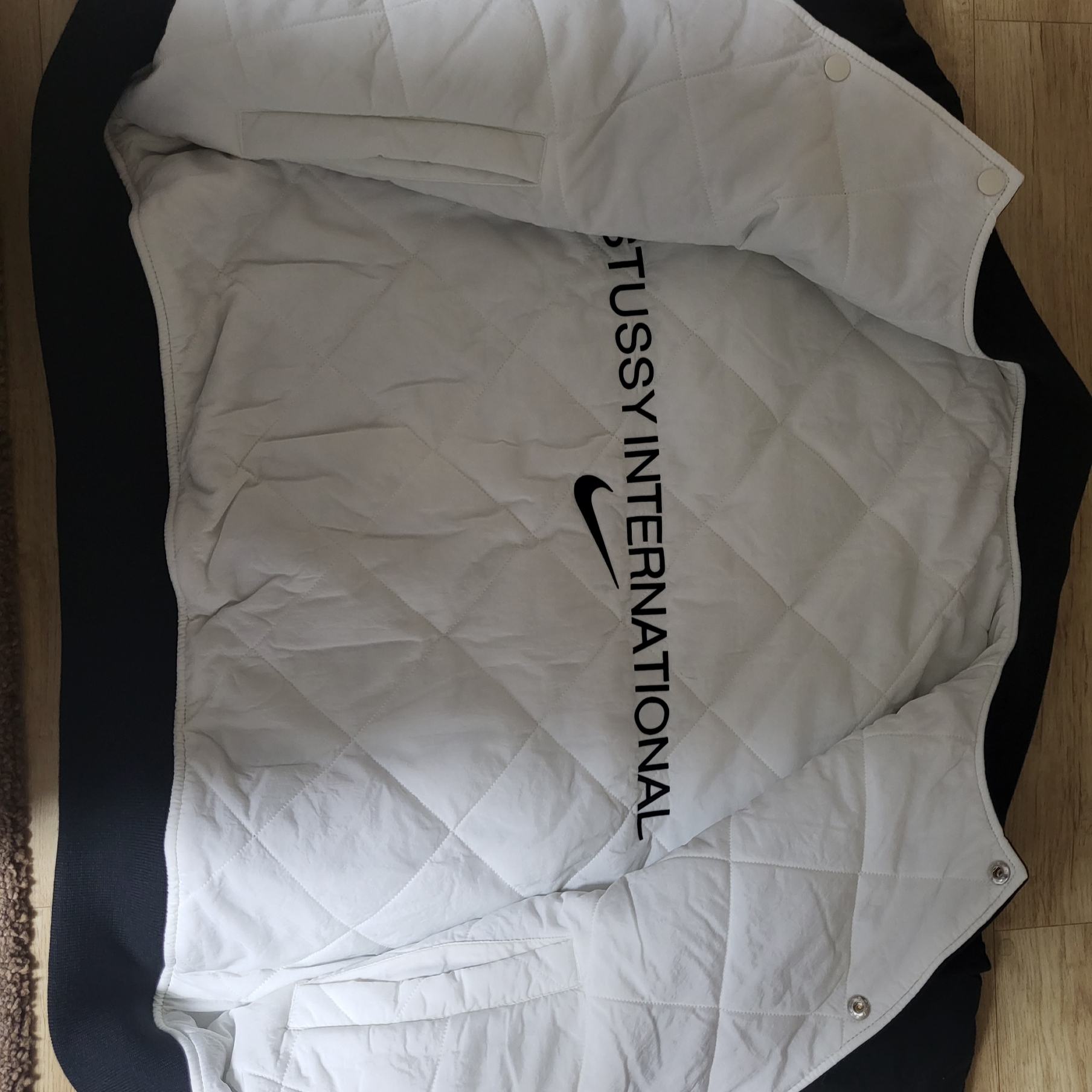 Nike x Stussy Reversible Jacket Black (FJ9153-010) 착용 스타일 - 3