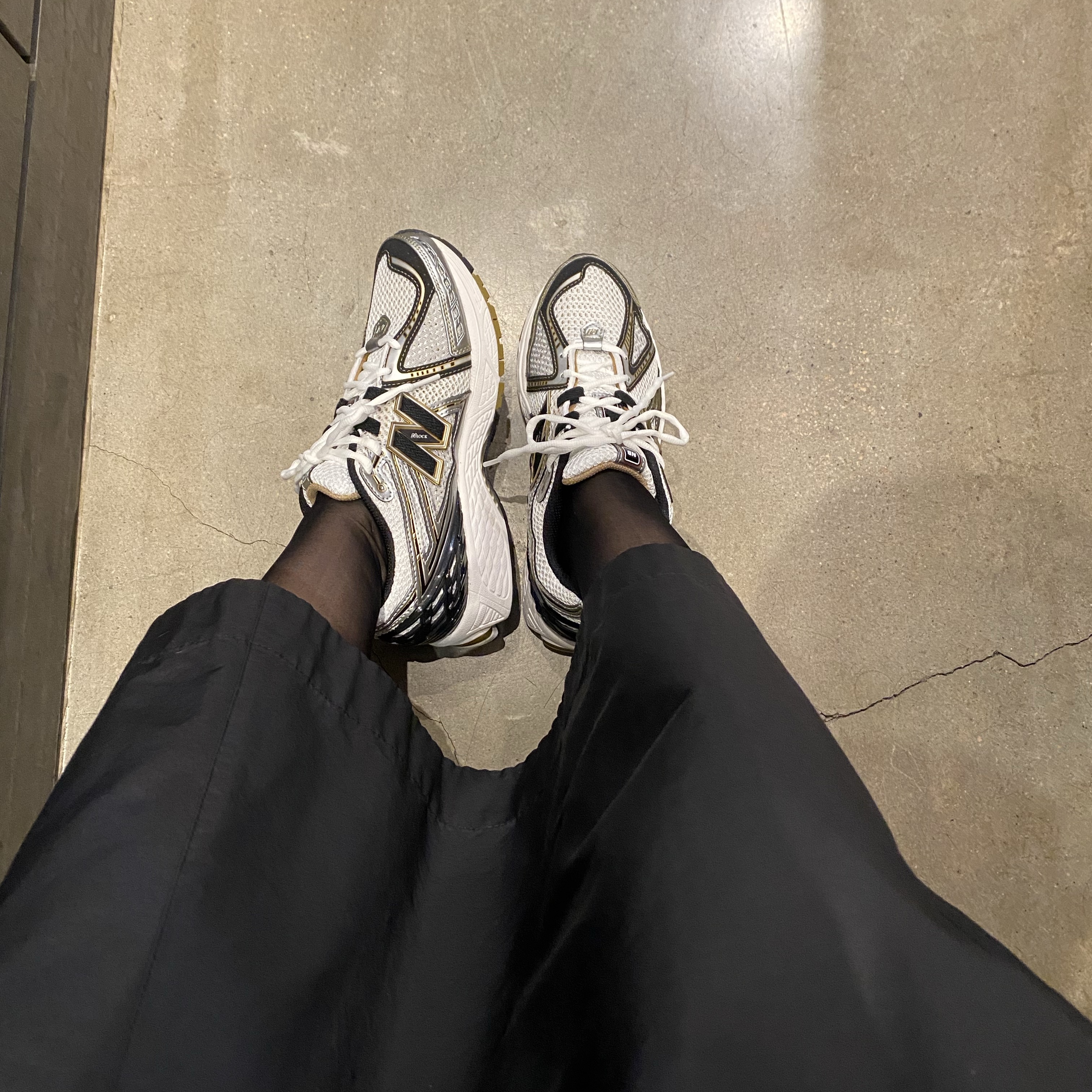 New Balance 1906R White Gold 착용 스타일 - 2