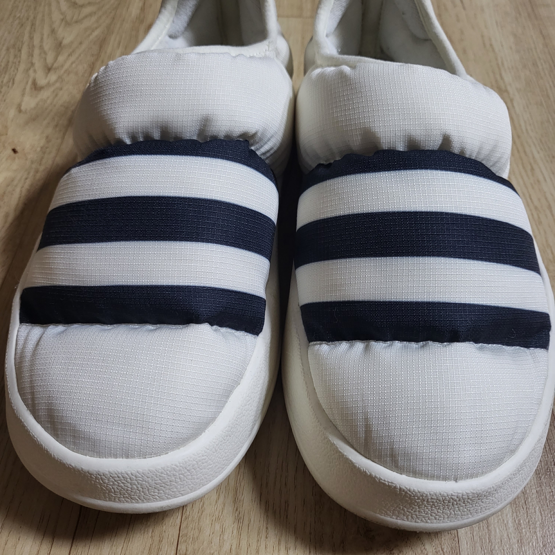 Adidas Puffylette Off White 착용 스타일