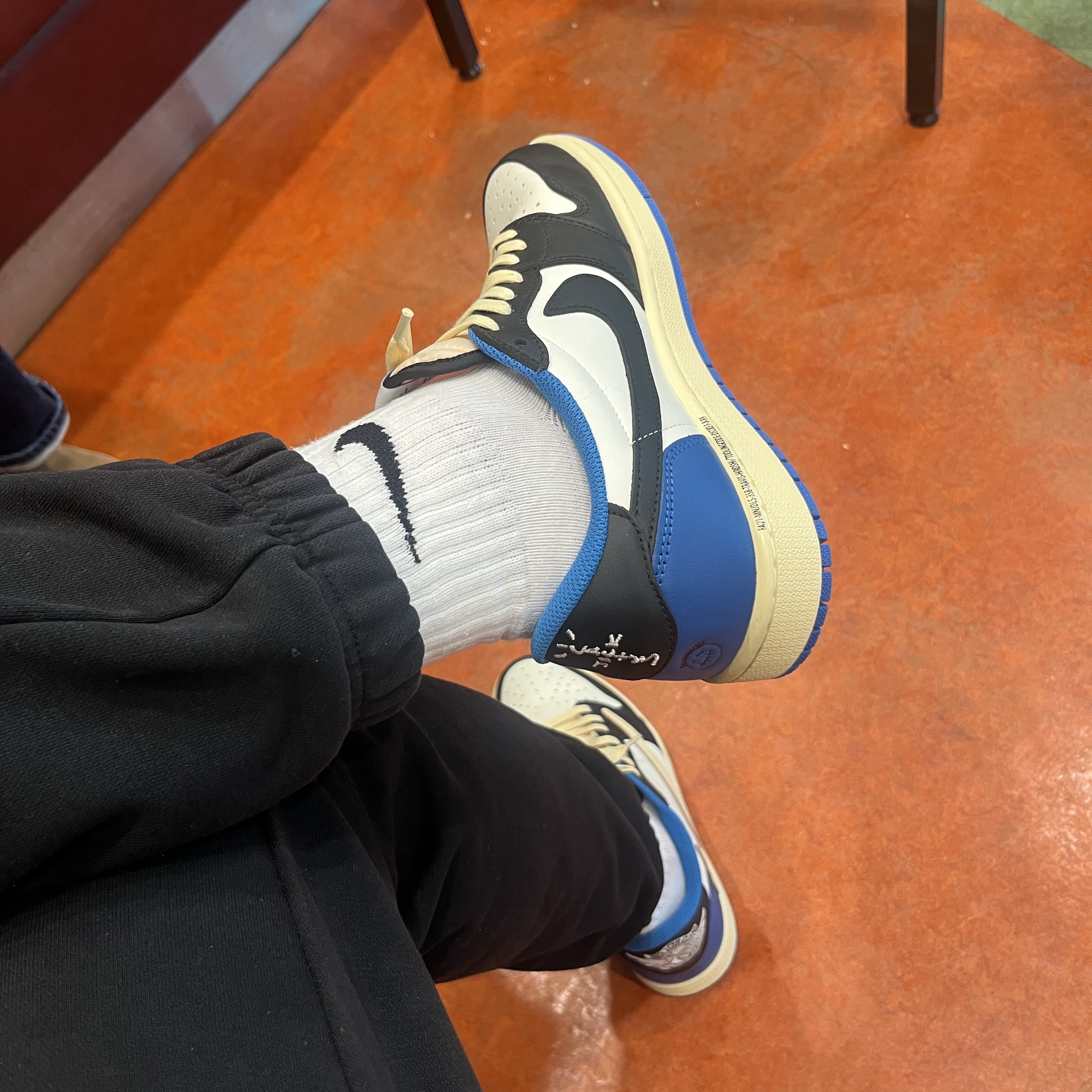 Jordan 1 x Travis Scott x Fragment Retro Low OG SP Military Blue 착용 스타일