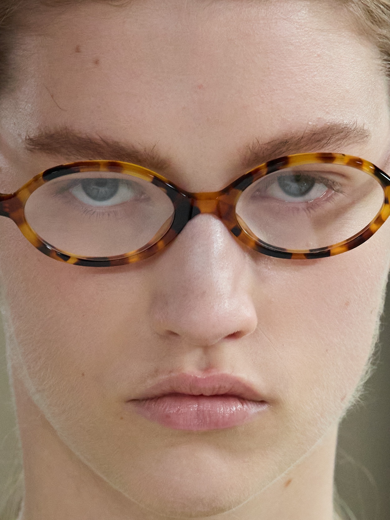 (W) Miu Miu Regard Sunglasses Blue Lenses Honey Tortoiseshell Acetate Standard fit 착용 스타일 - 2