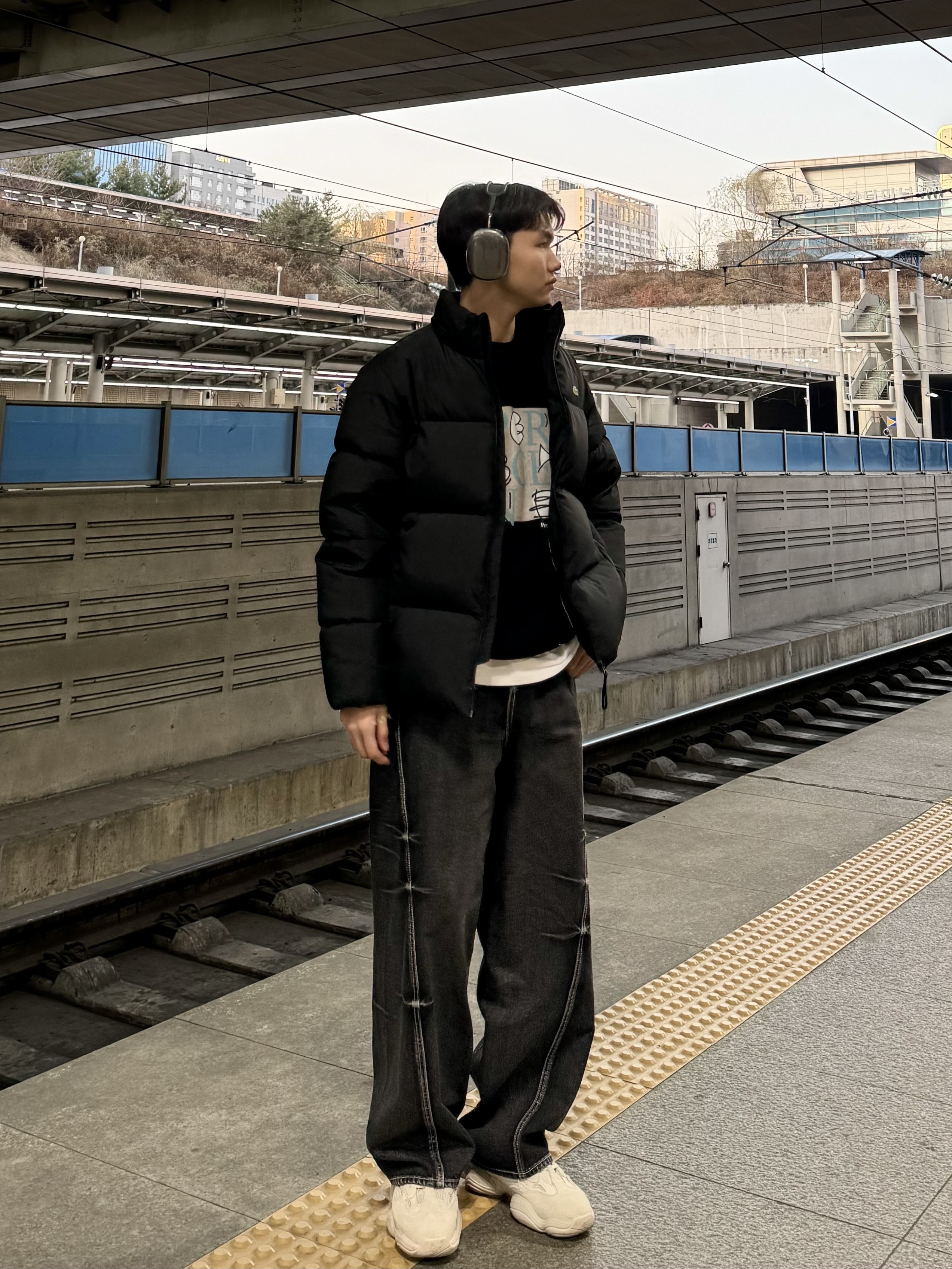Adidas Yeezy 500 Blush 2022 착용 스타일 - 1